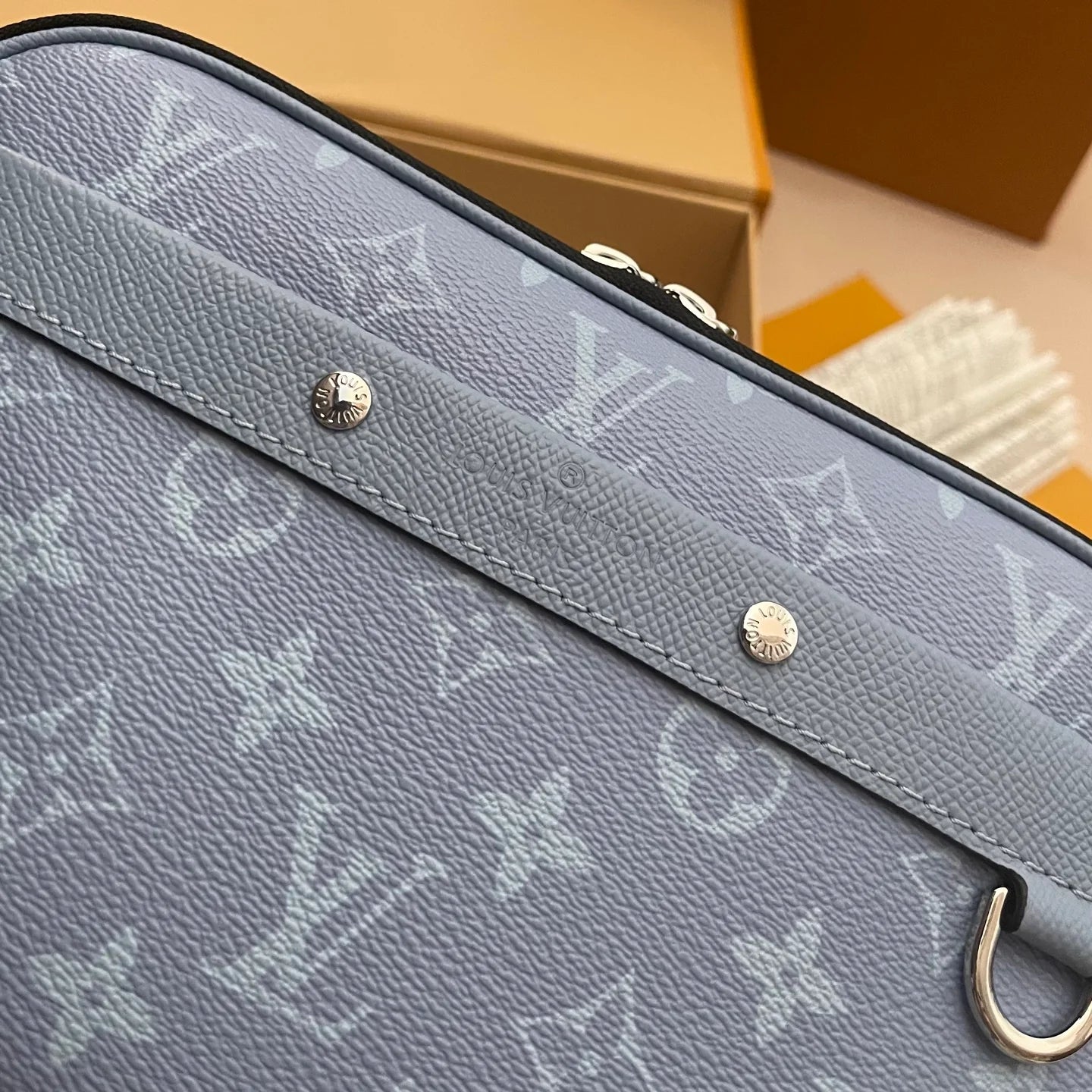 LV BAG M