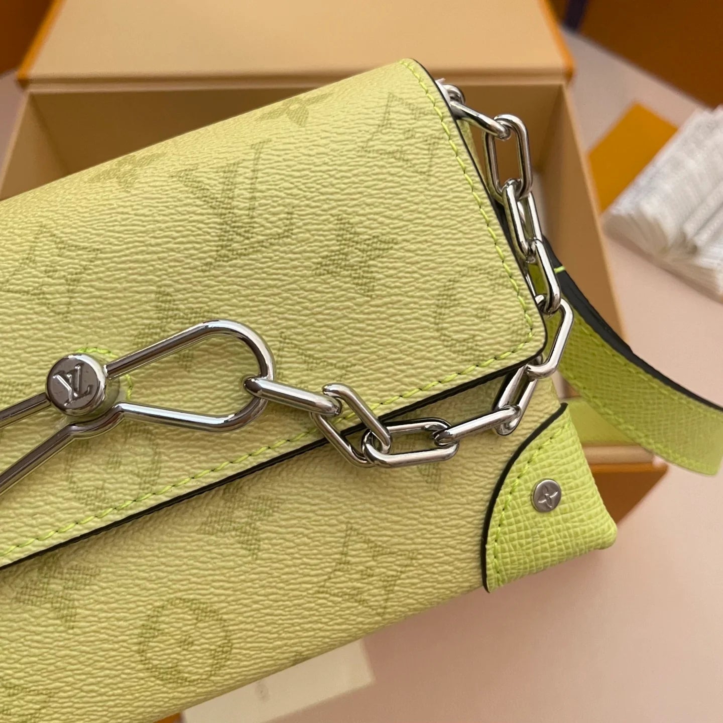 LV BAG M