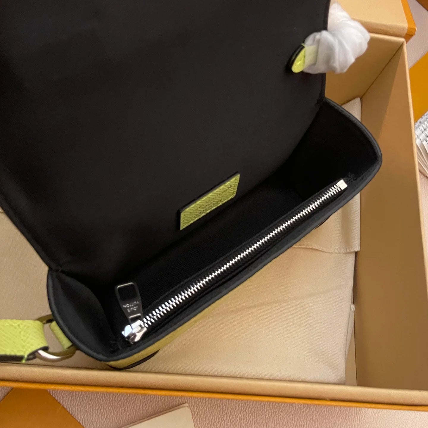 LV BAG M