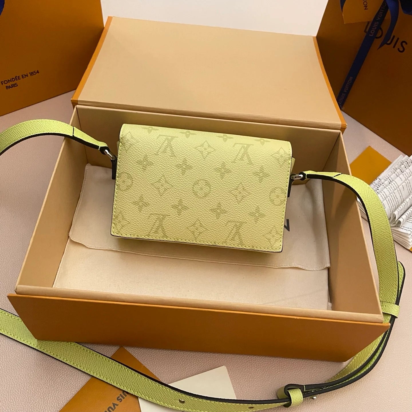 LV BAG M
