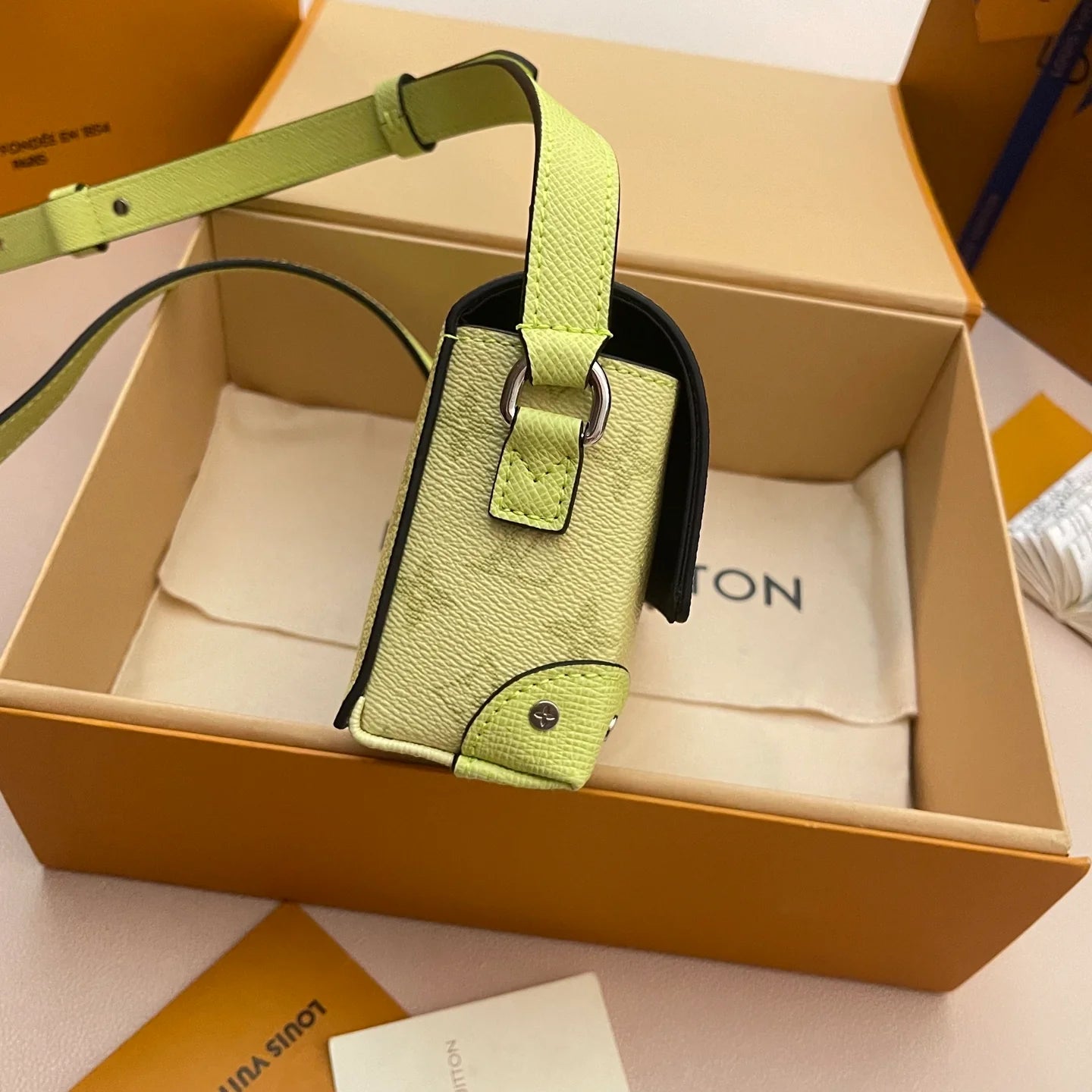 LV BAG M