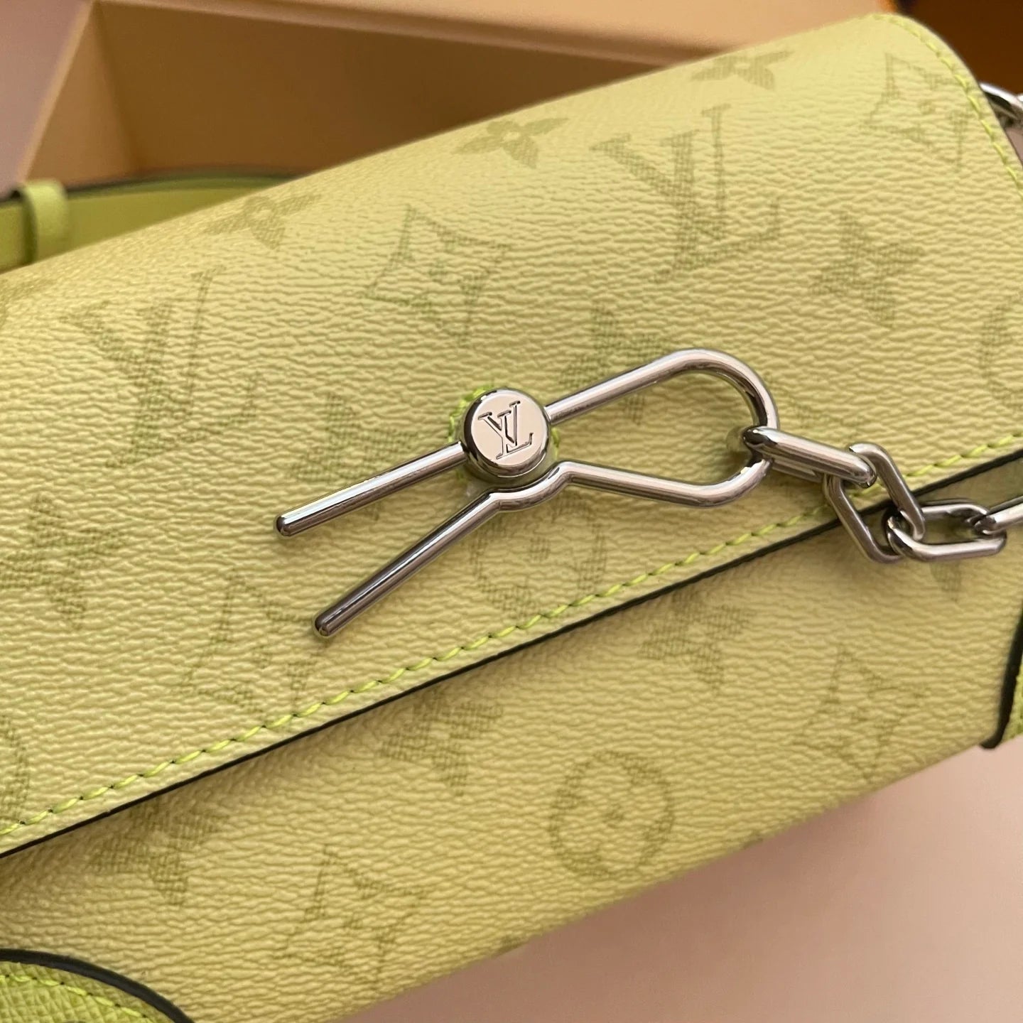 LV BAG M