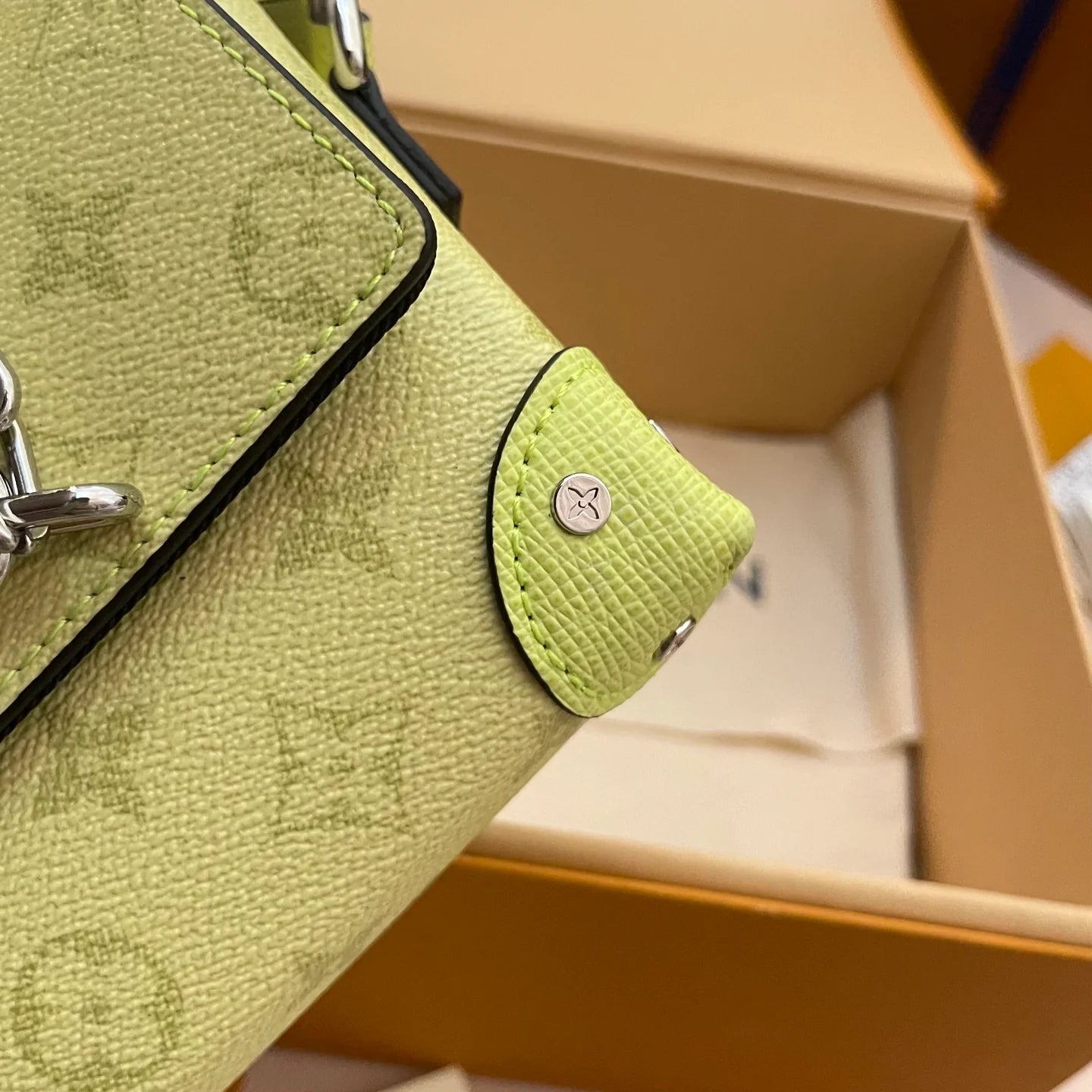 LV BAG M