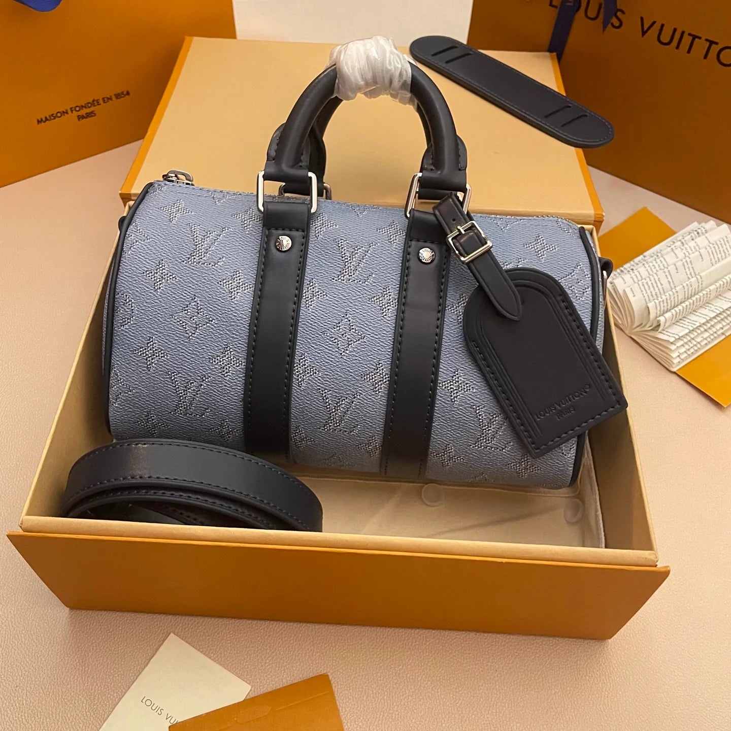 LV BAG M