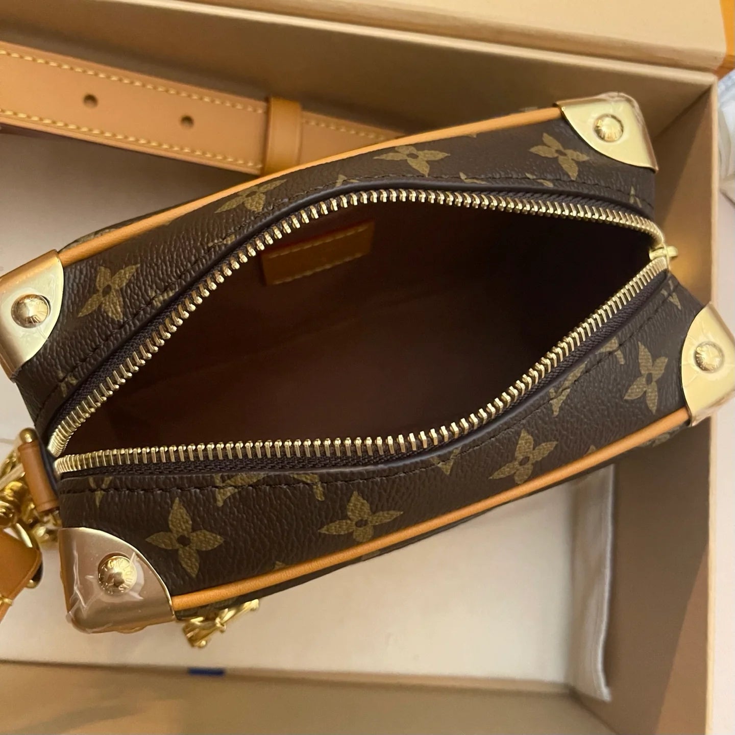 LV BAG M
