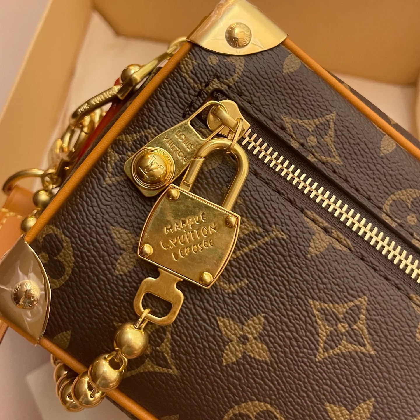 LV BAG M