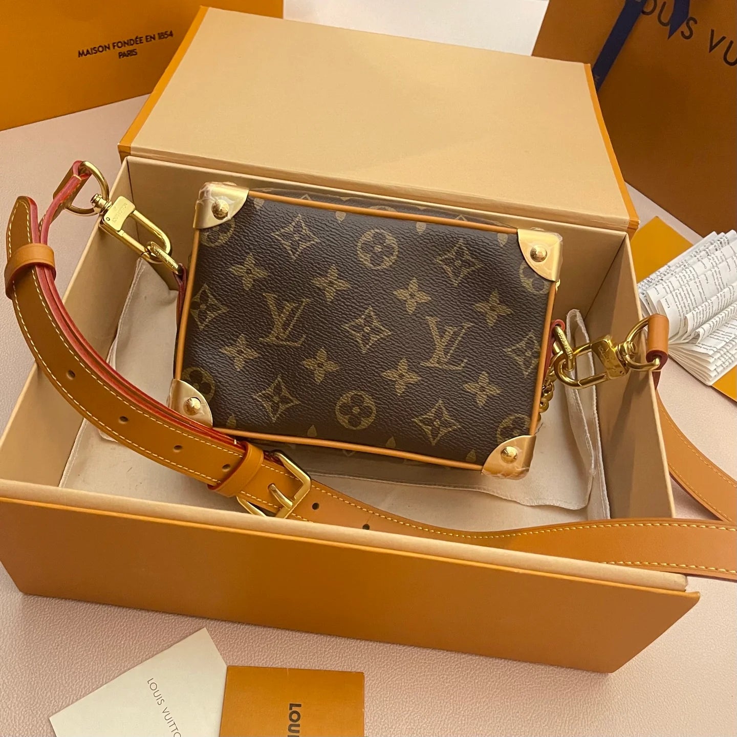 LV BAG M