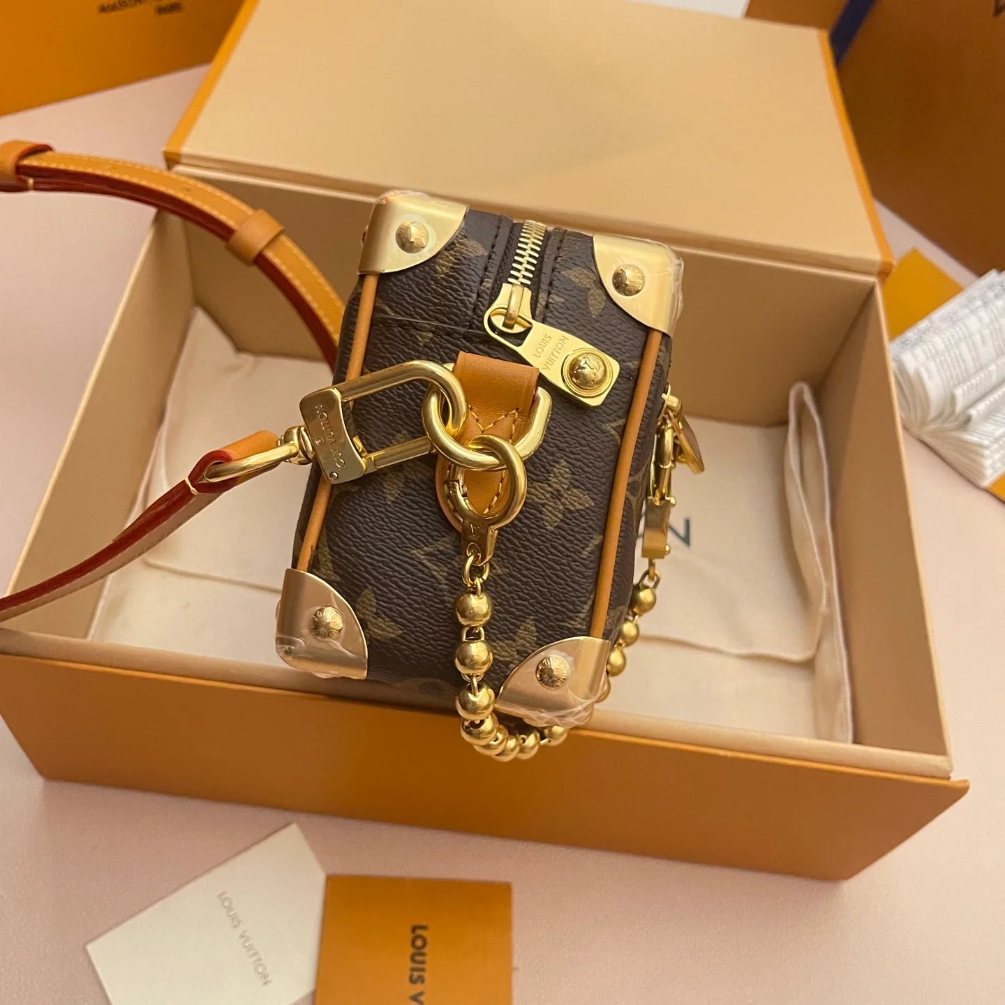 LV BAG M