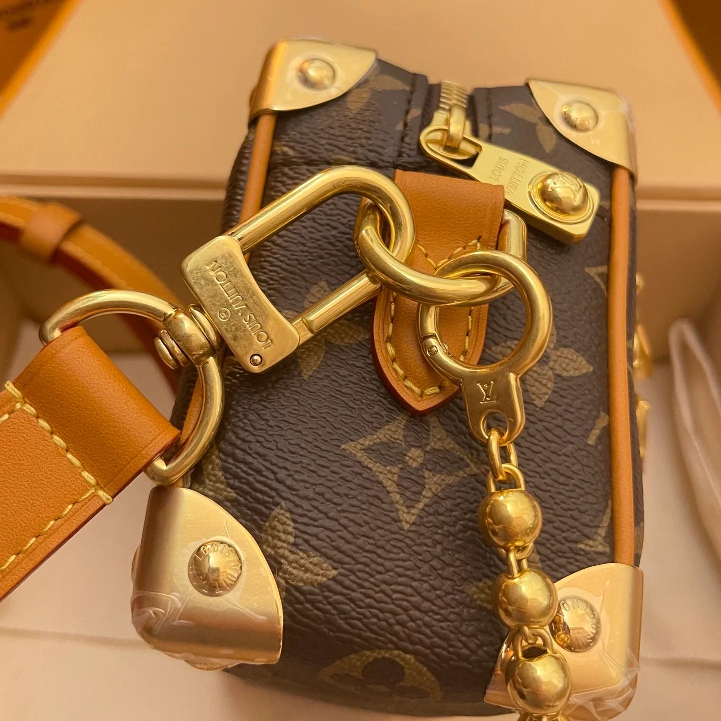 LV BAG M