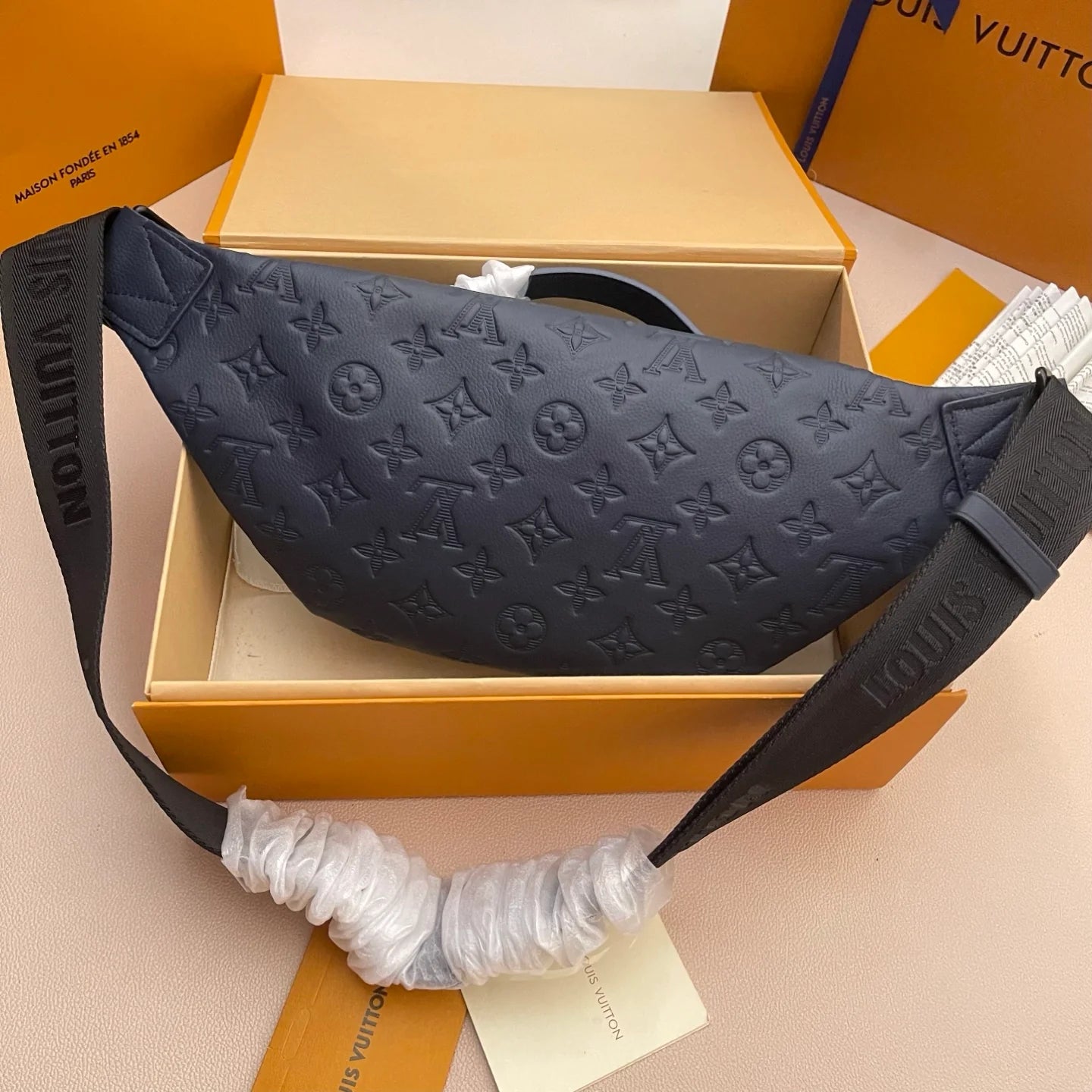 LV BAG M