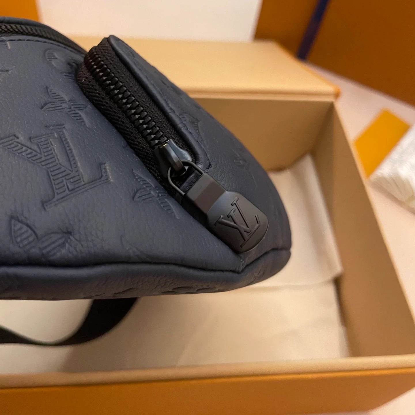 LV BAG M