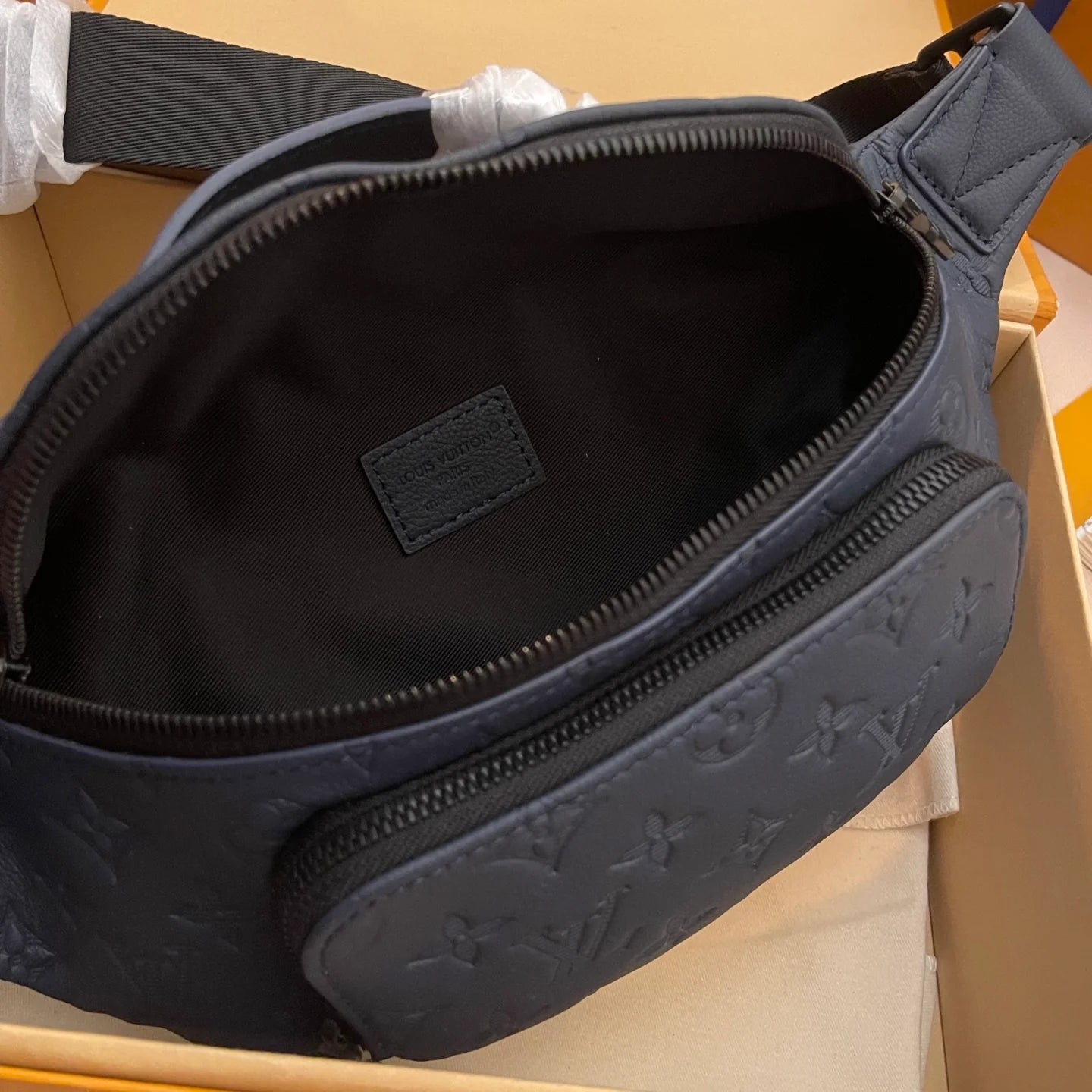 LV BAG M