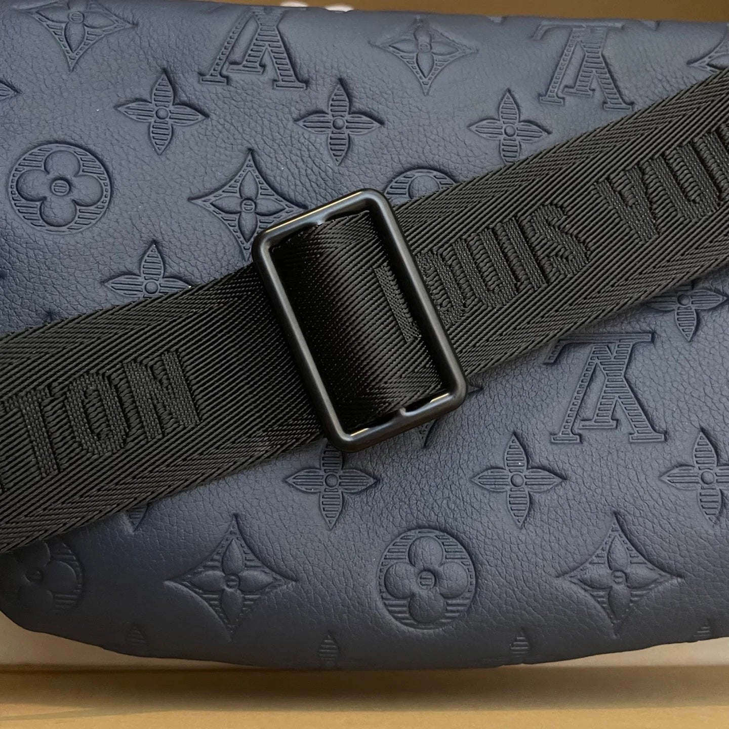 LV BAG M