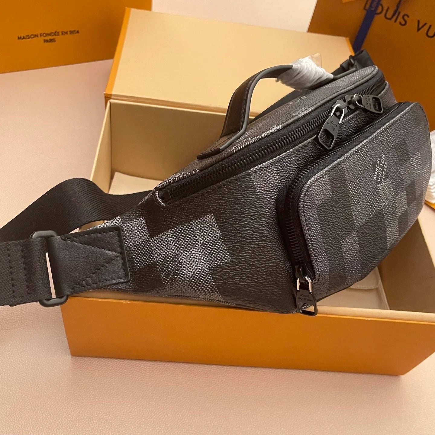 LV BAG M
