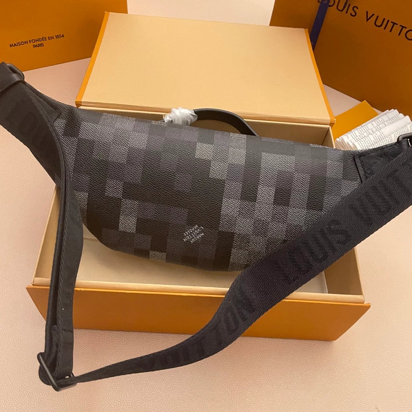 LV BAG M