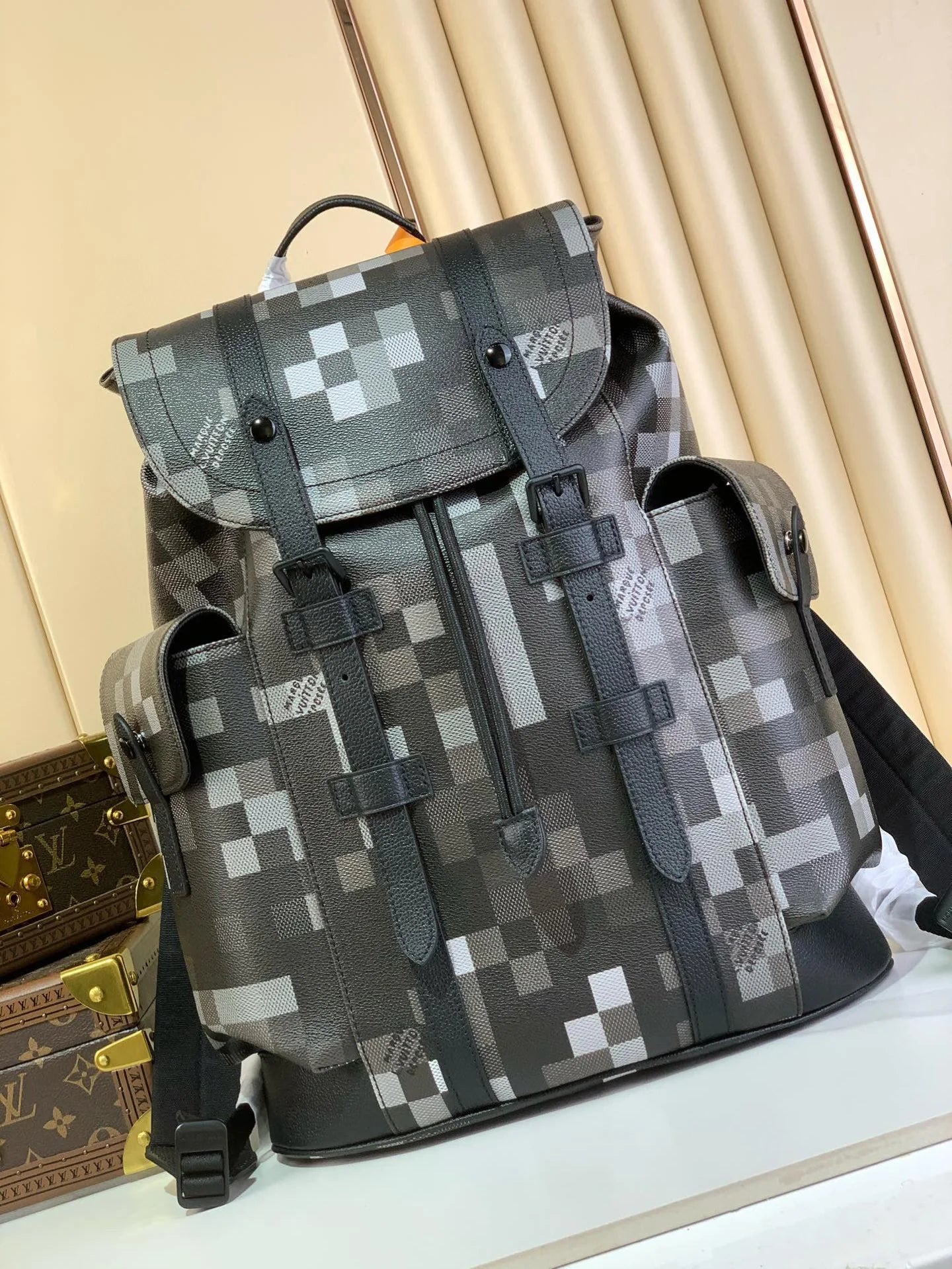 LV BAG M