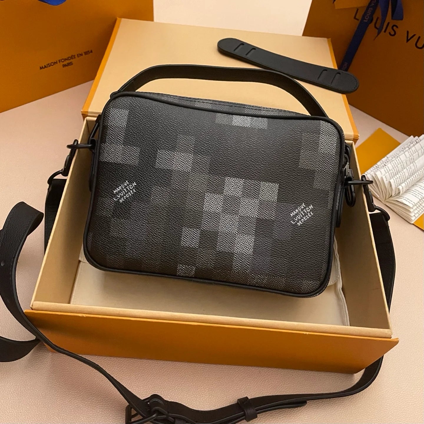 LV BAG M