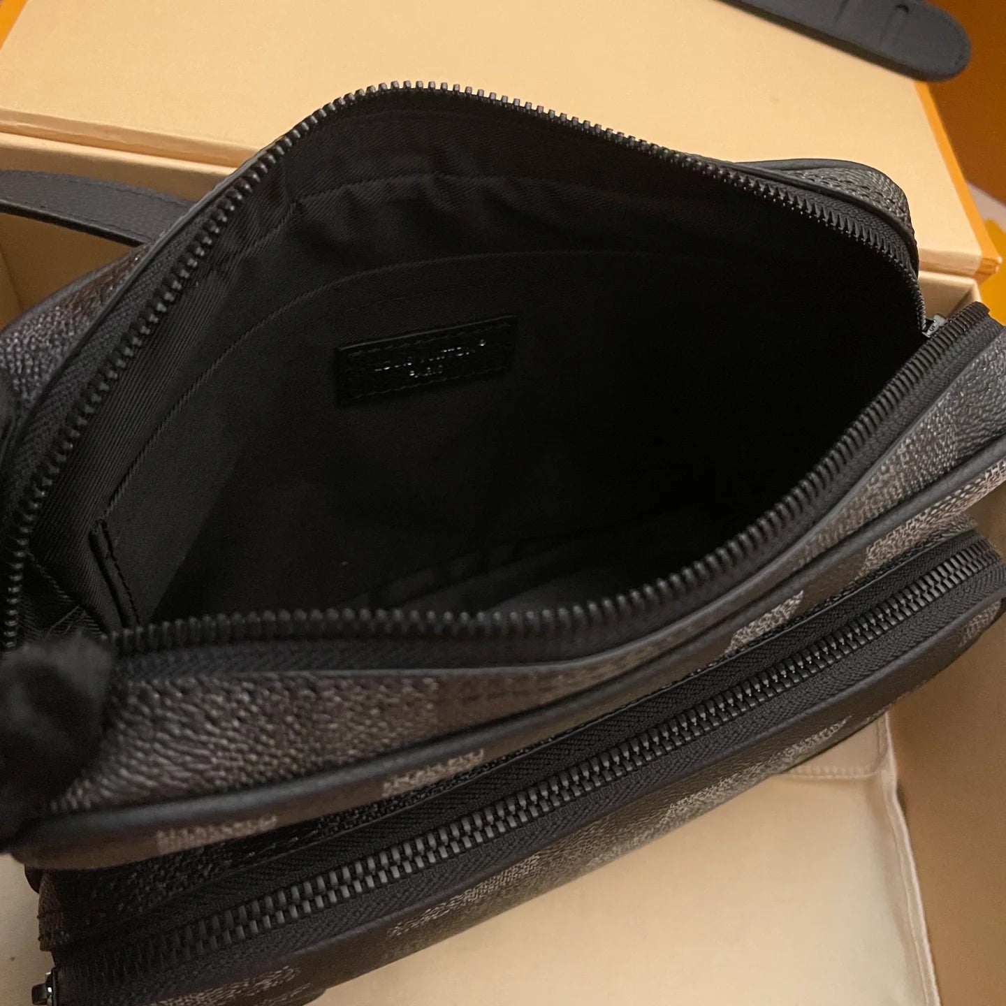 LV BAG M