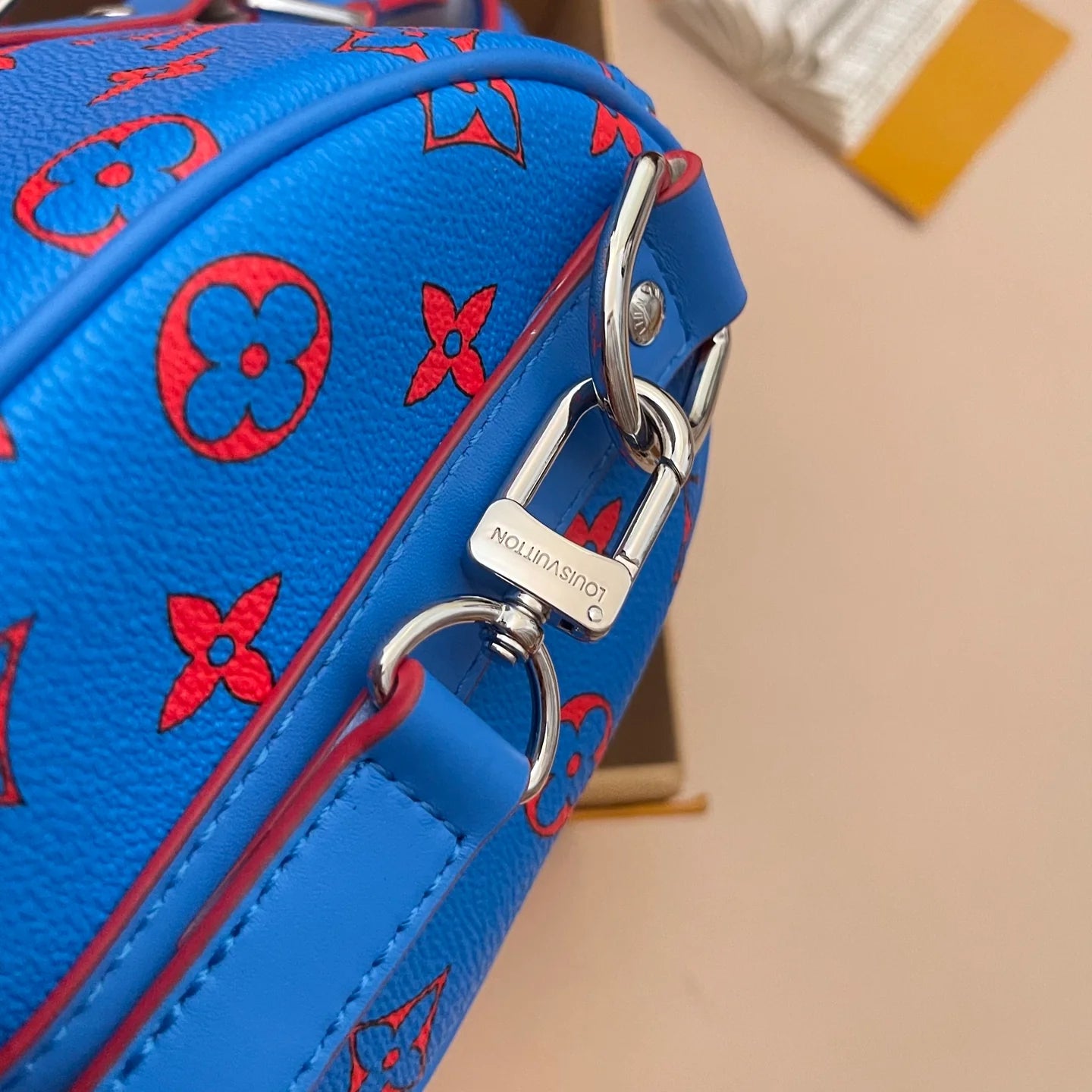 LV BAG M