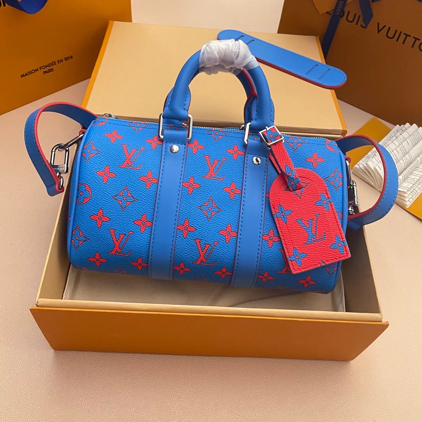 LV BAG M