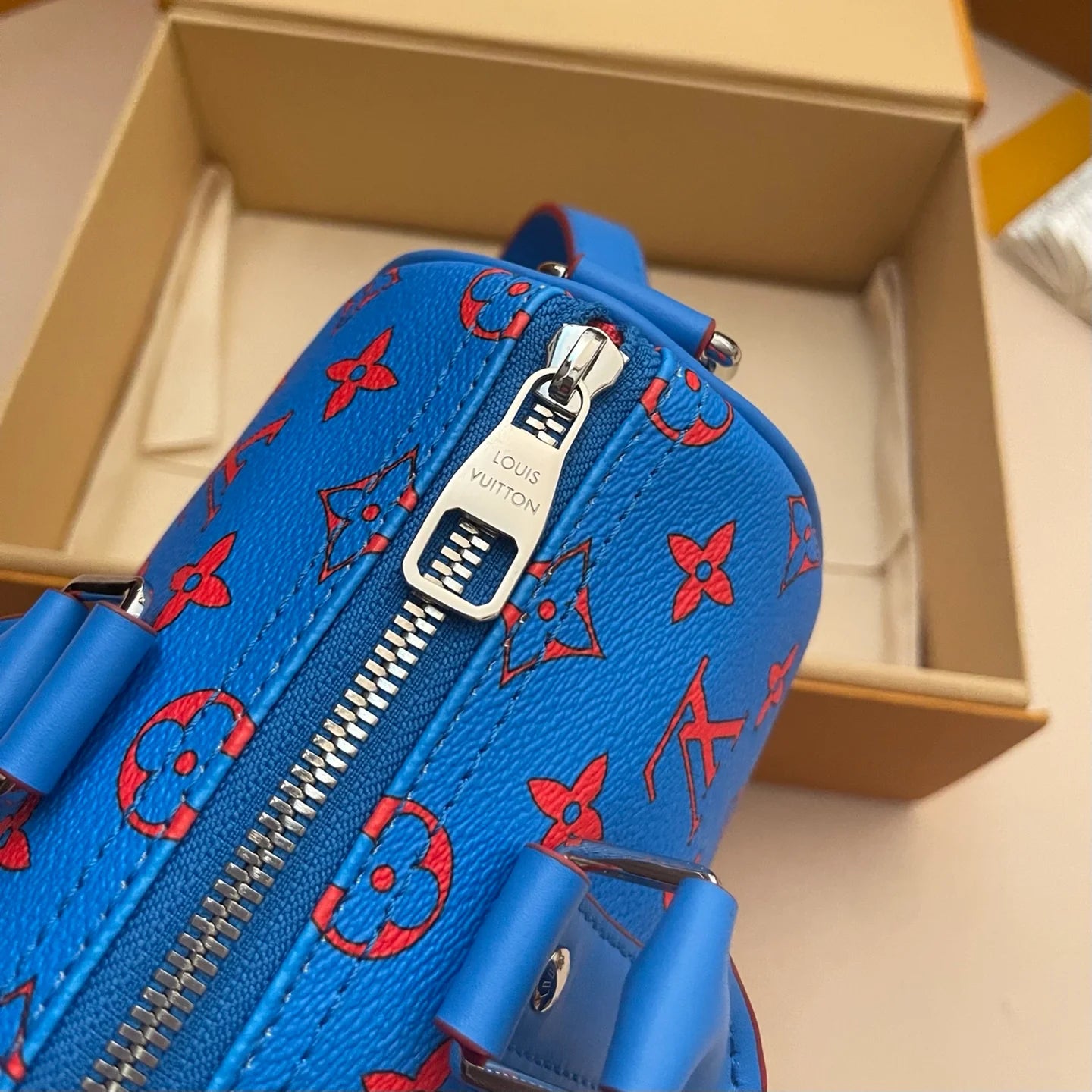 LV BAG M