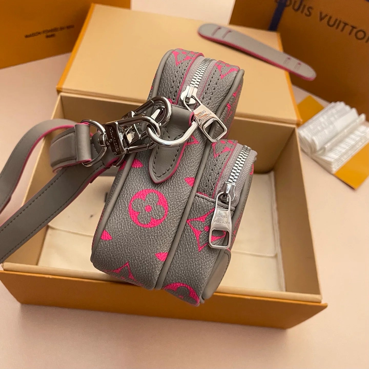LV BAG M