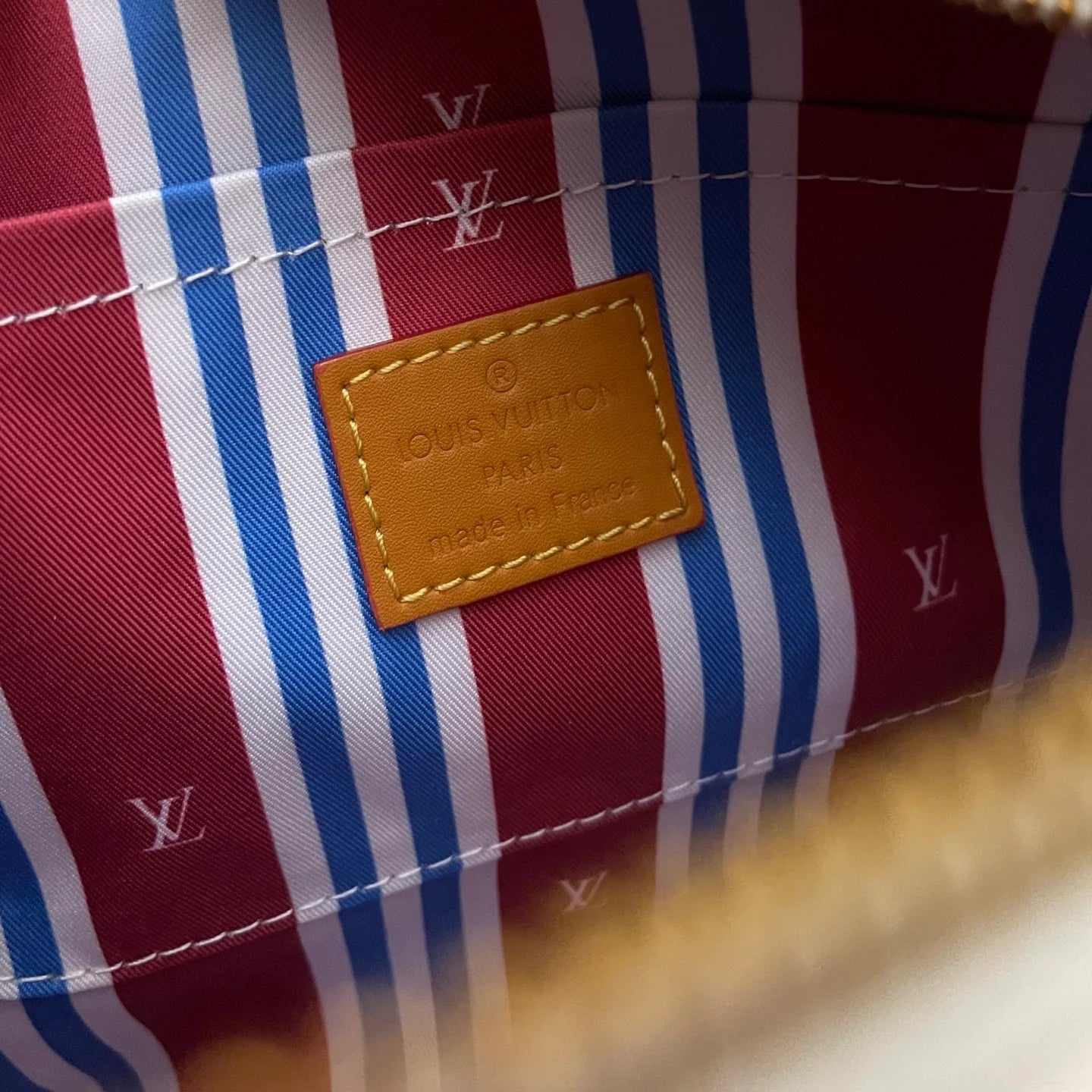 LV BAG M