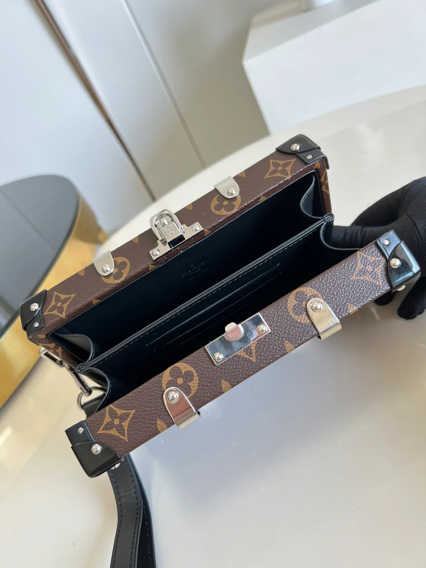 LV BAG M20250