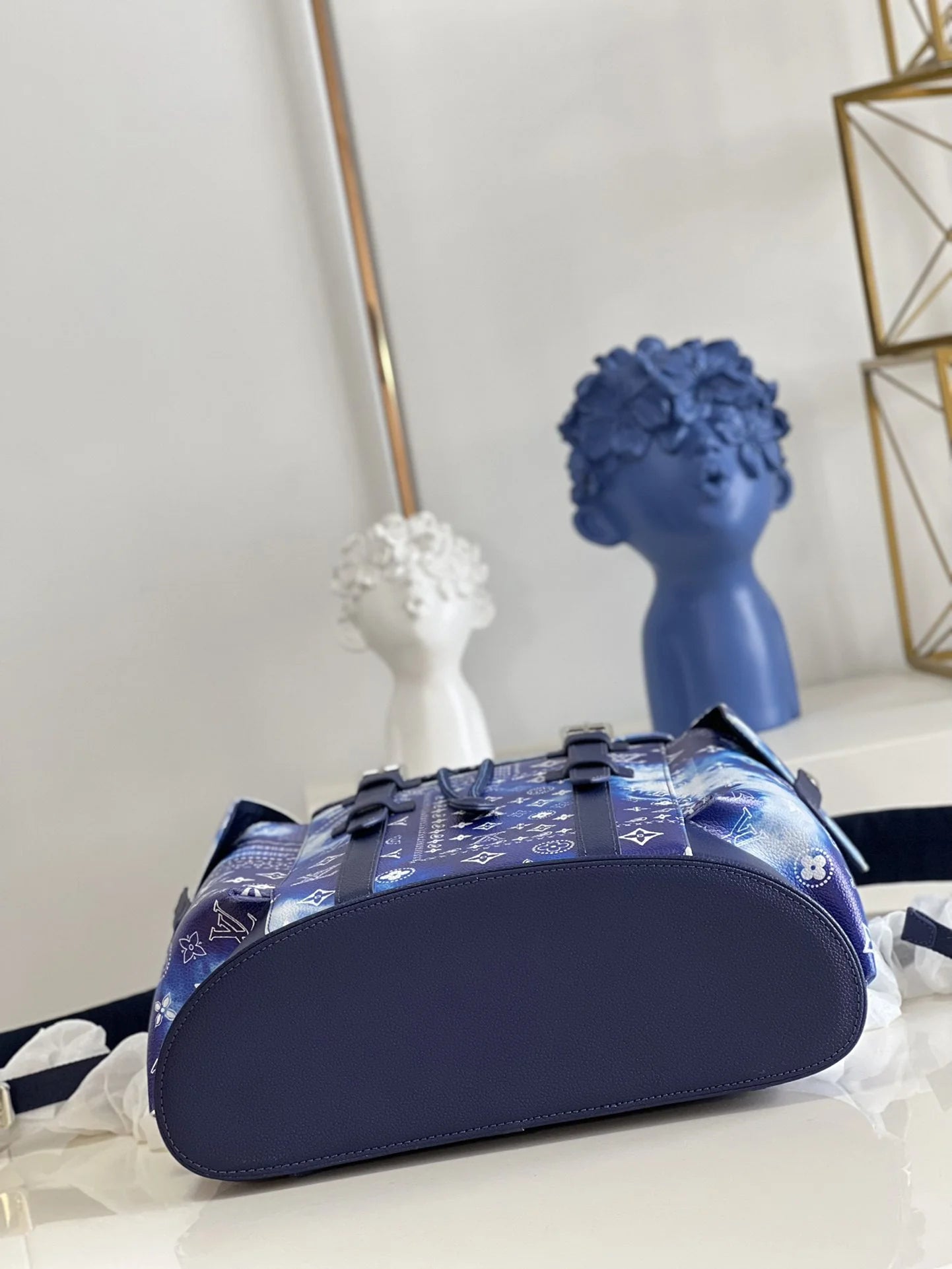 LV BAG M