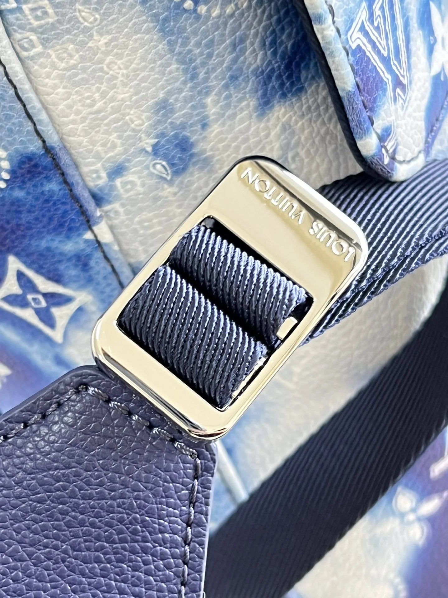 LV BAG M