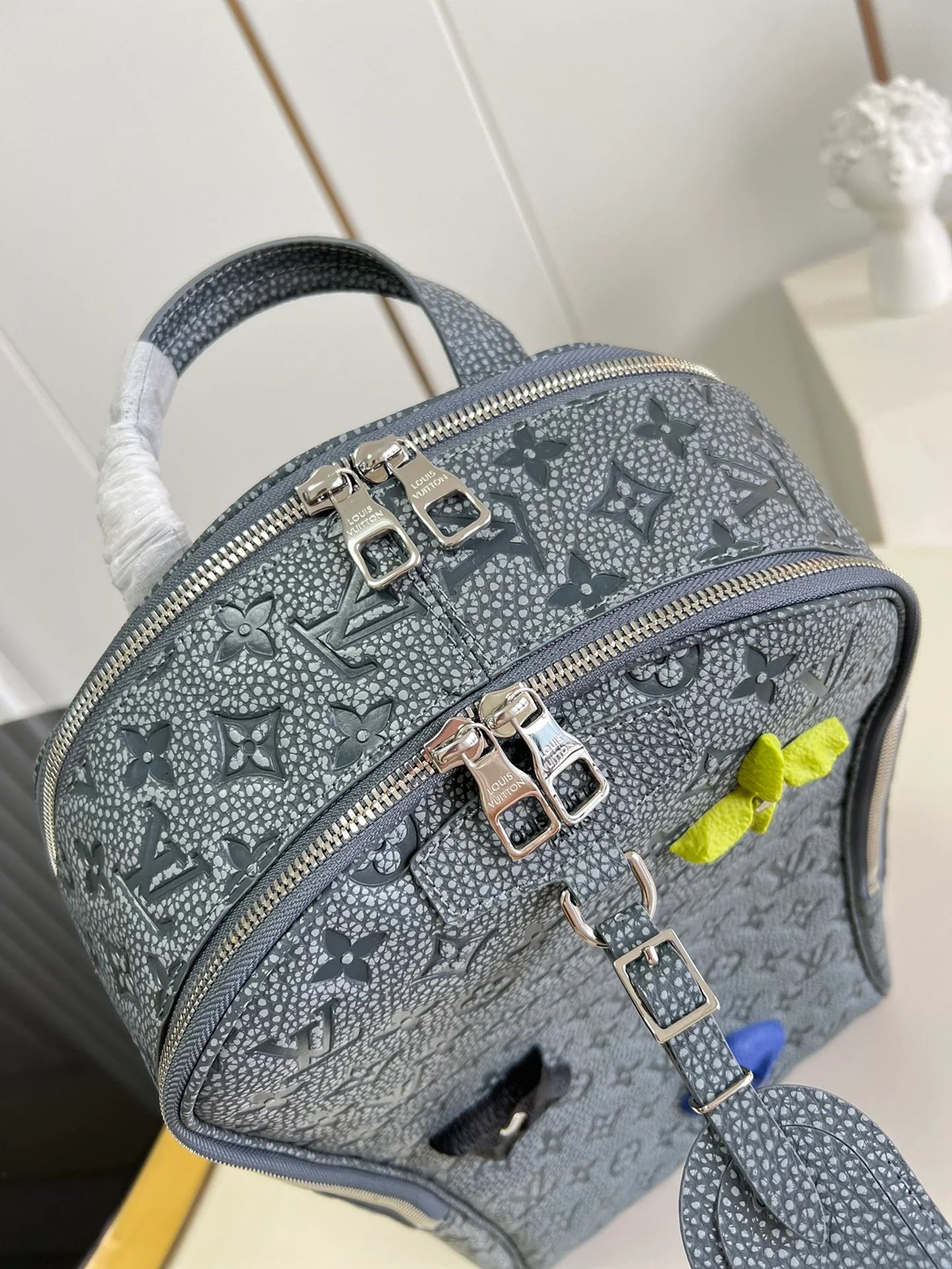 LV BAG M