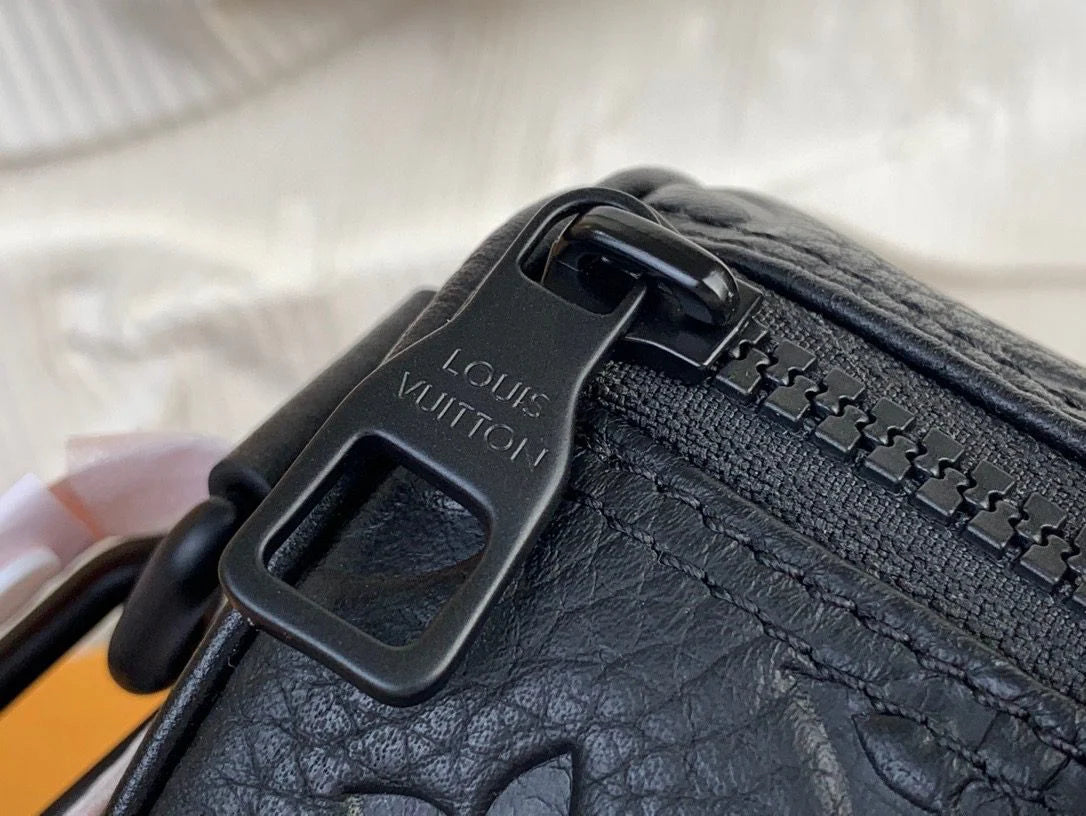 LV BAG M20900