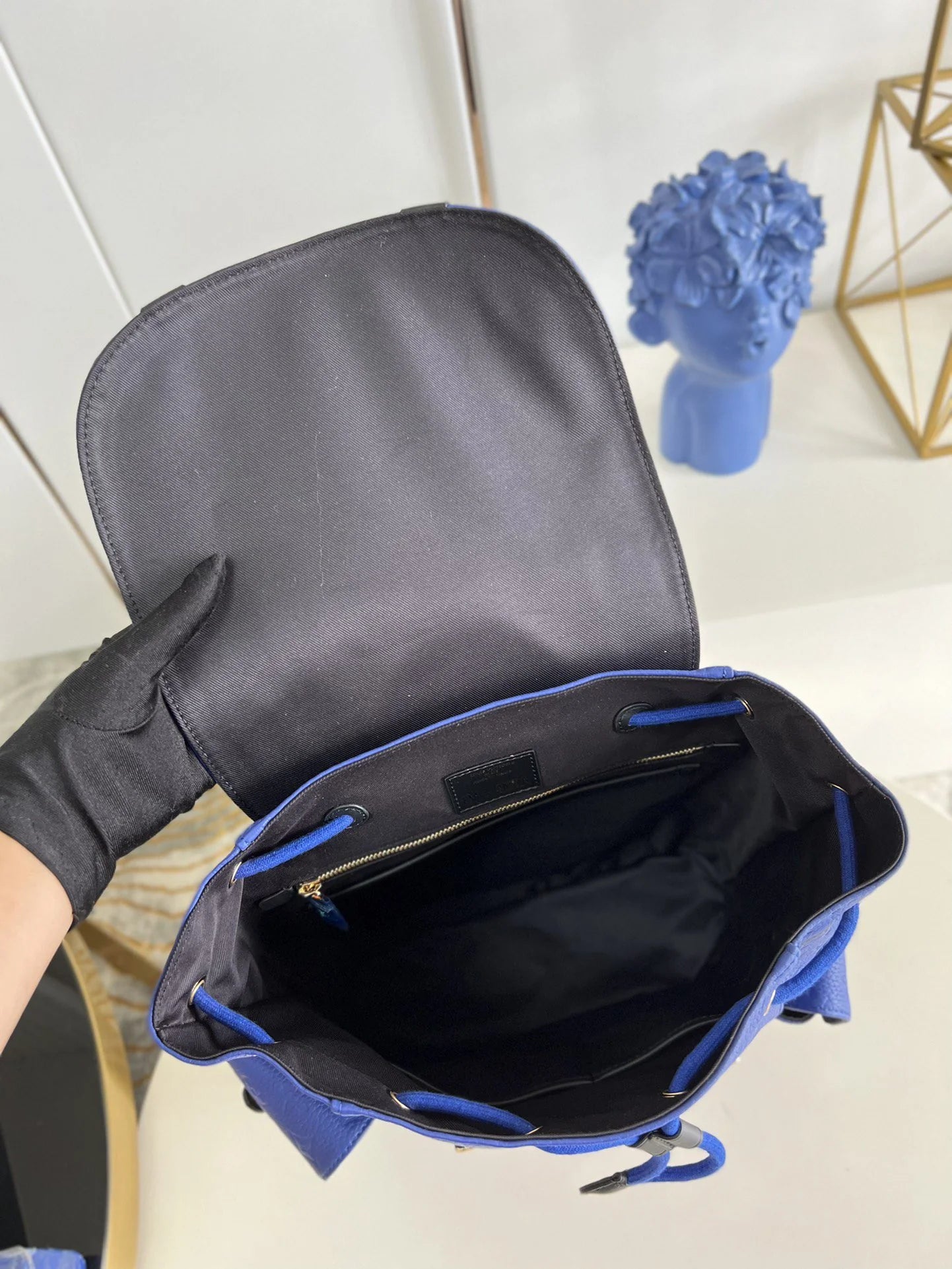 LV BAG M