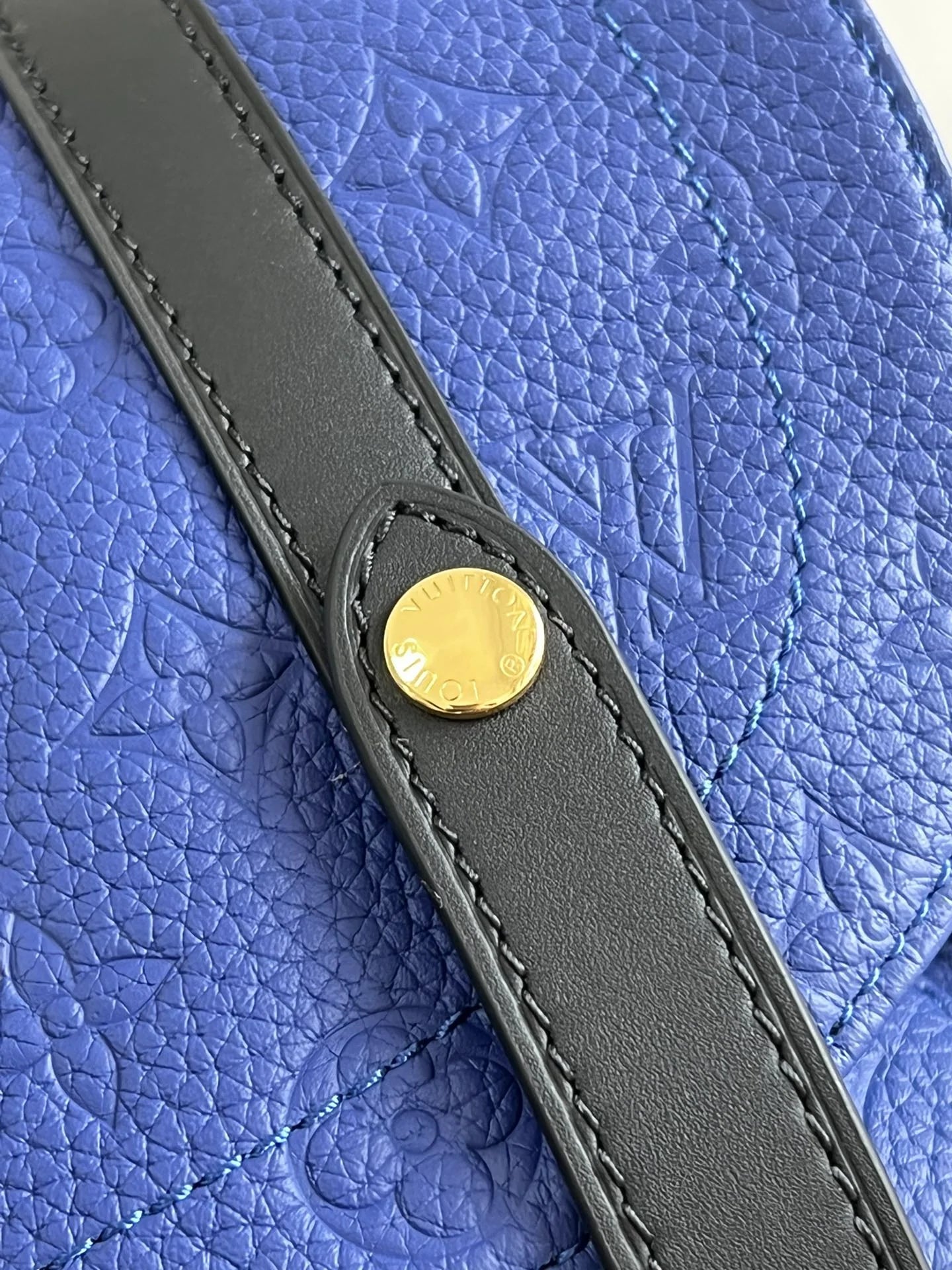 LV BAG M
