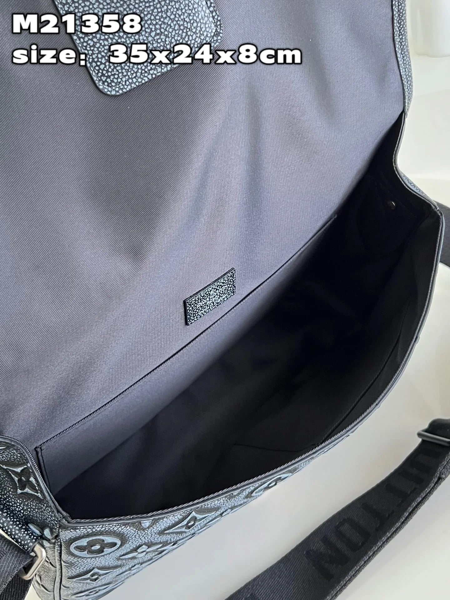 LV BAG M