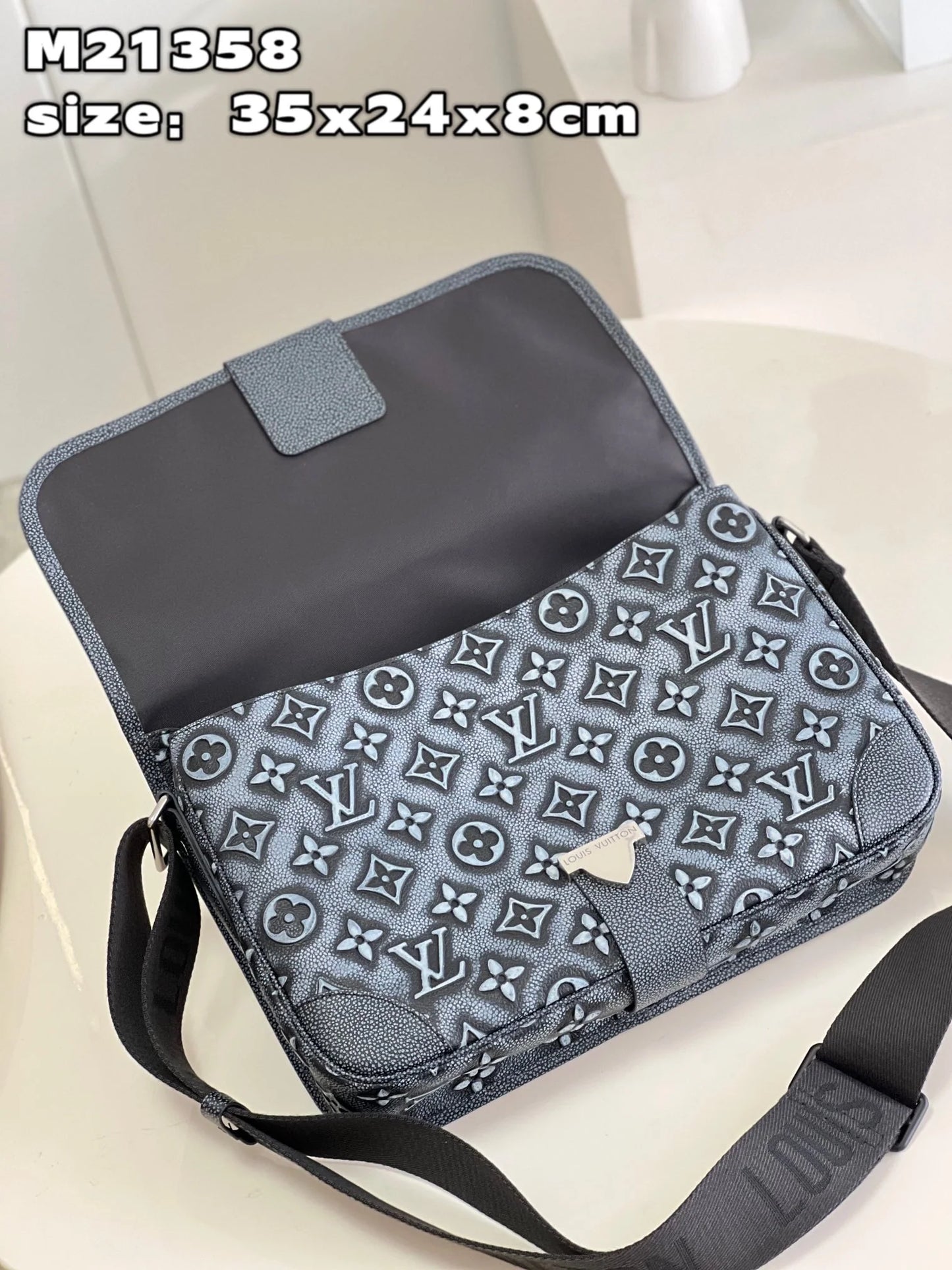 LV BAG M