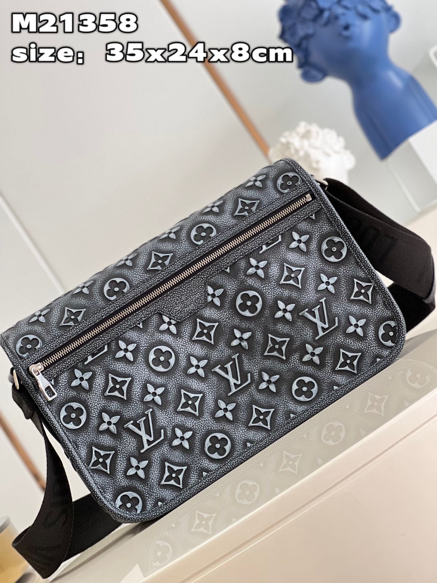 LV BAG M