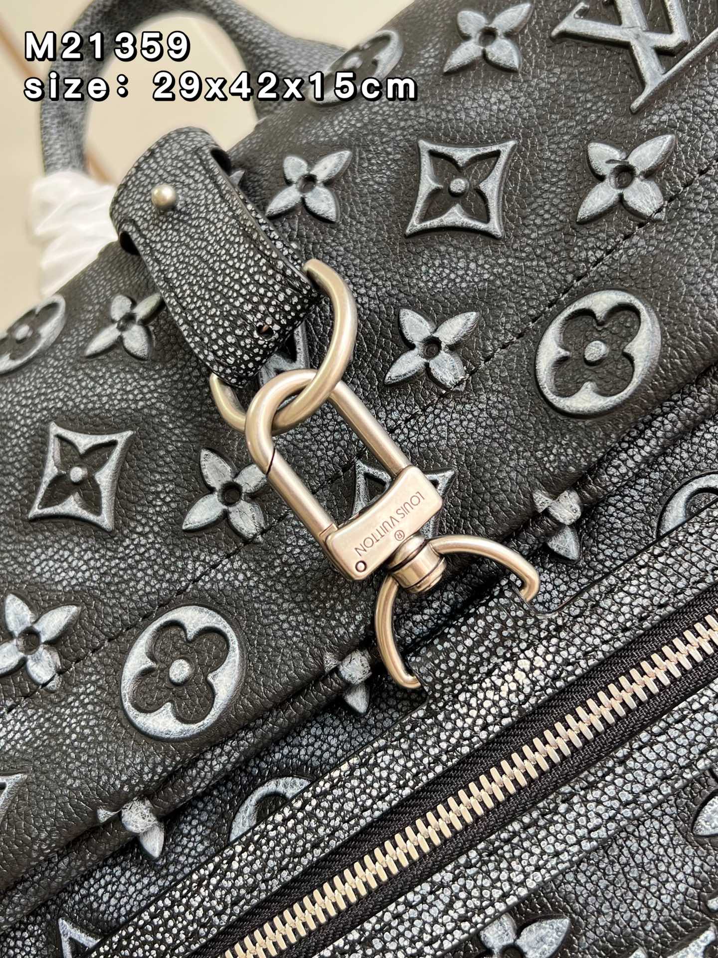 LV BAG M