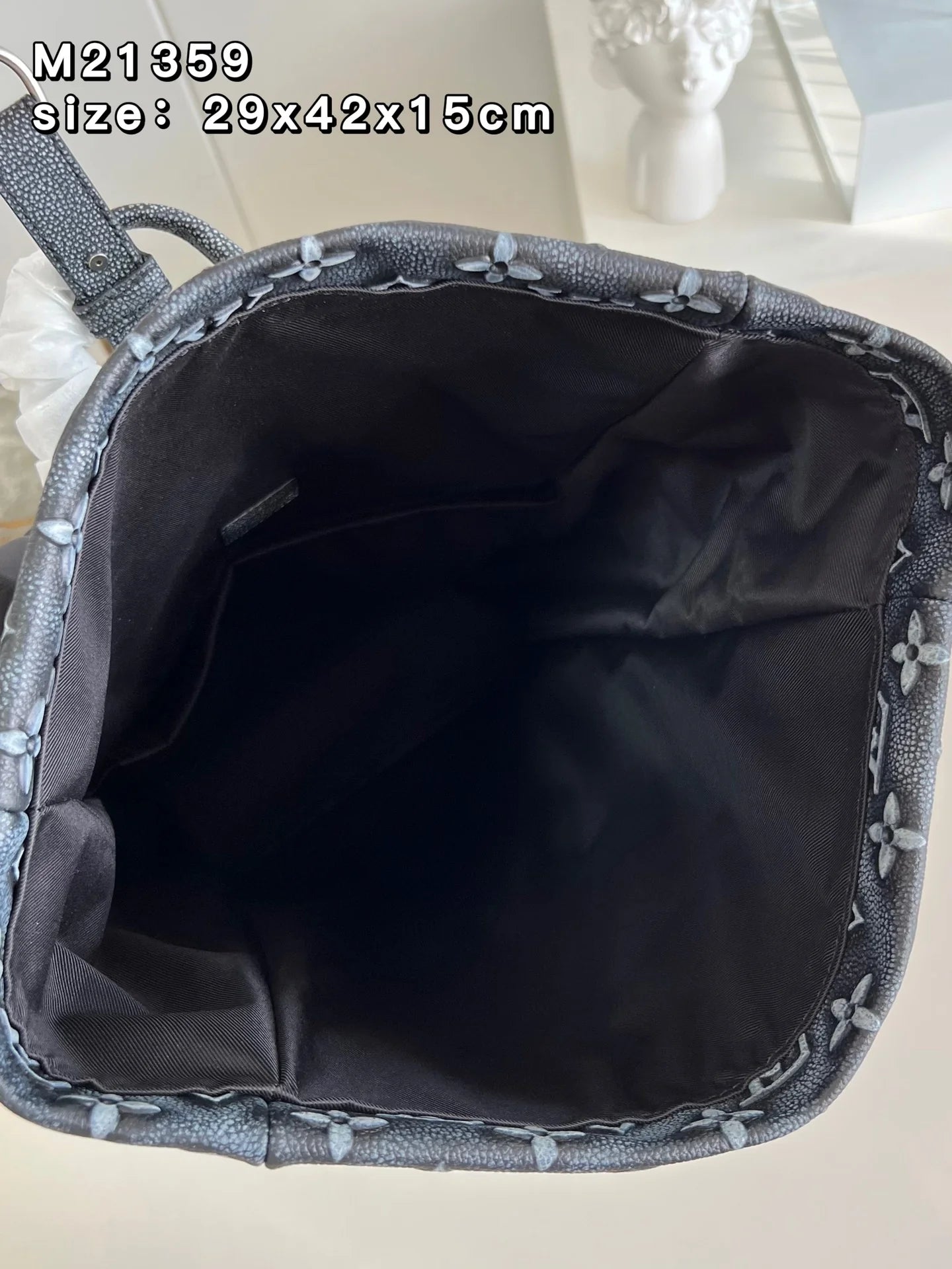 LV BAG M