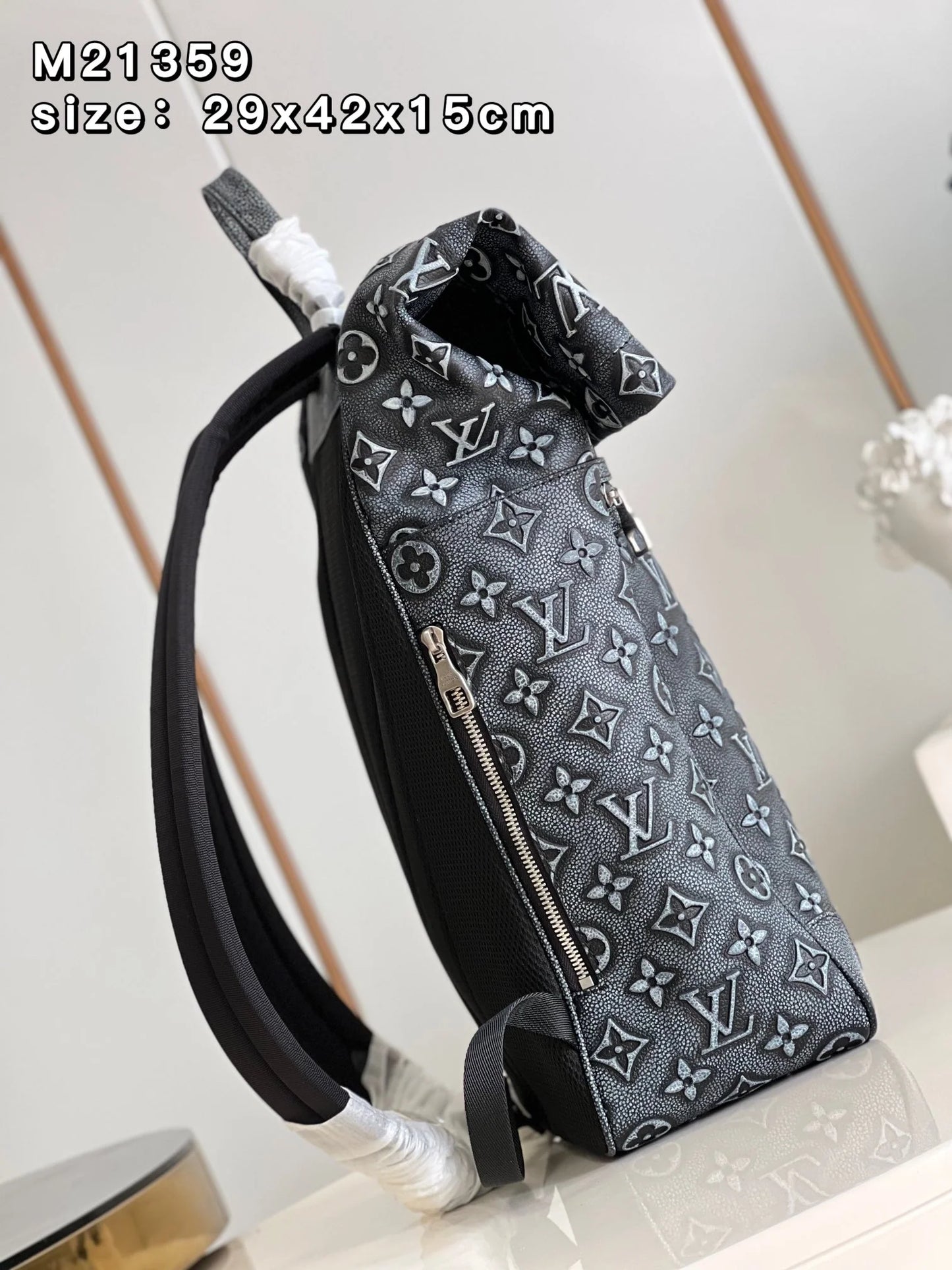 LV BAG M