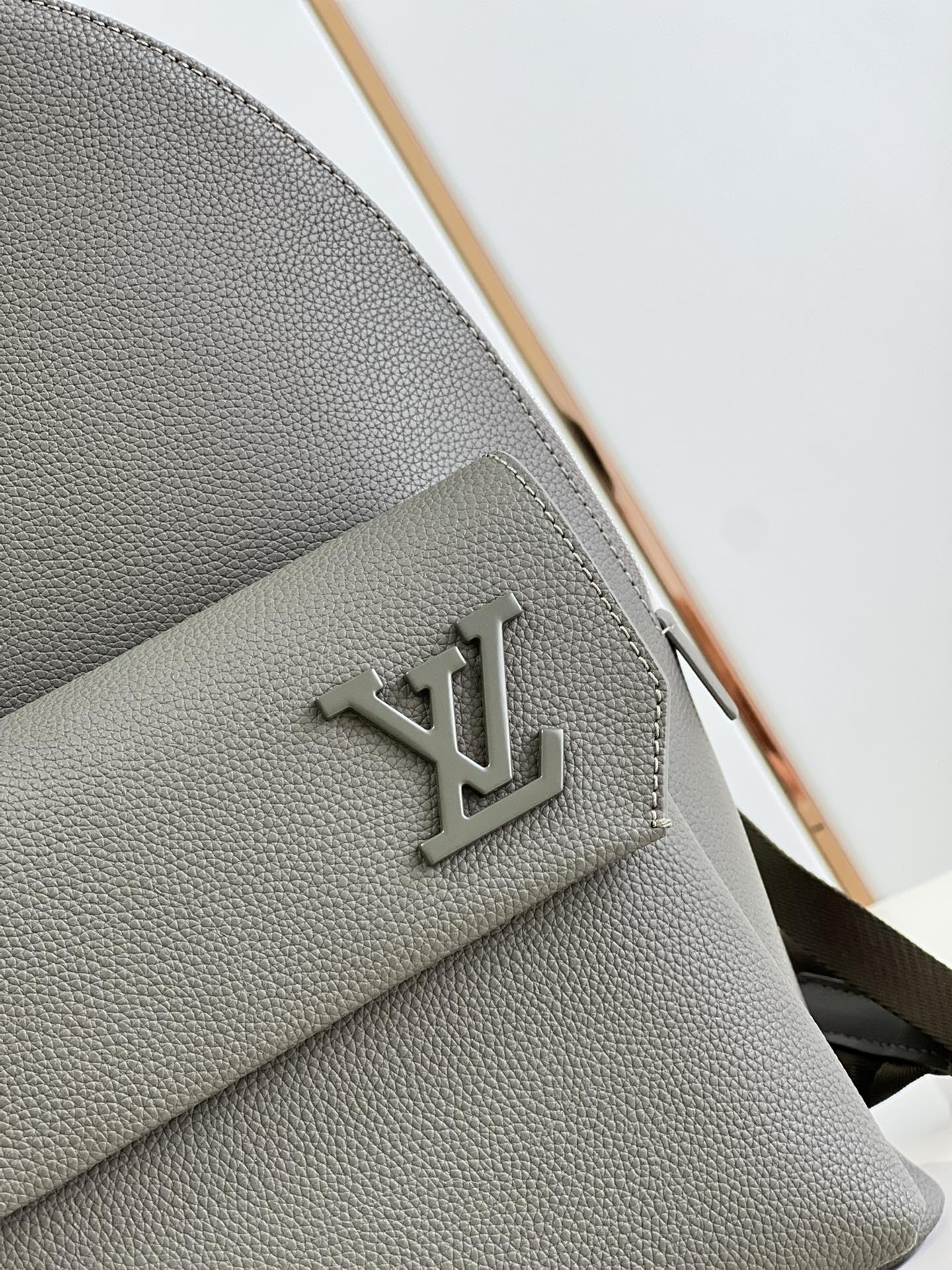 LV BAG M