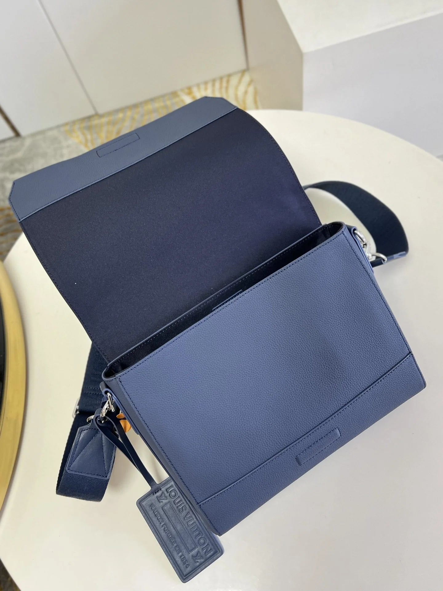 LV BAG M