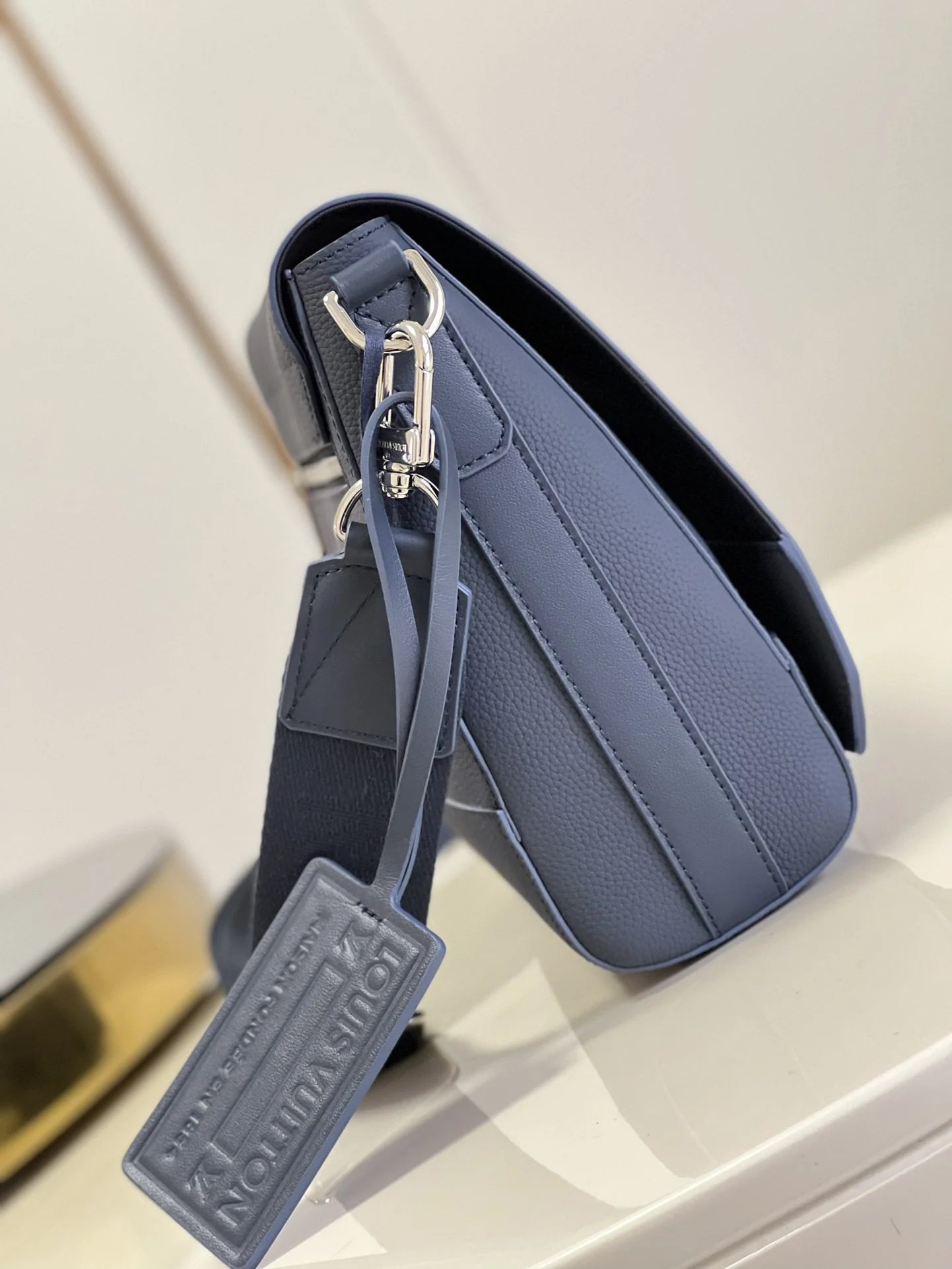 LV BAG M