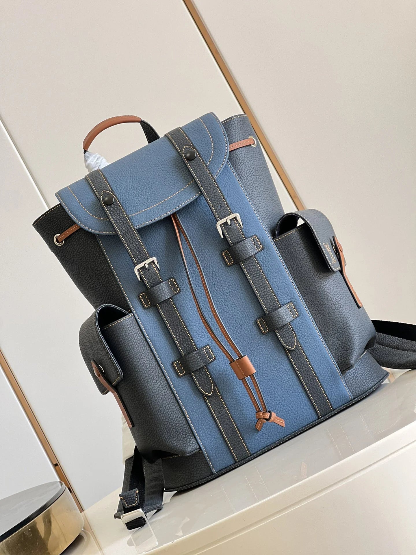 LV BAG M