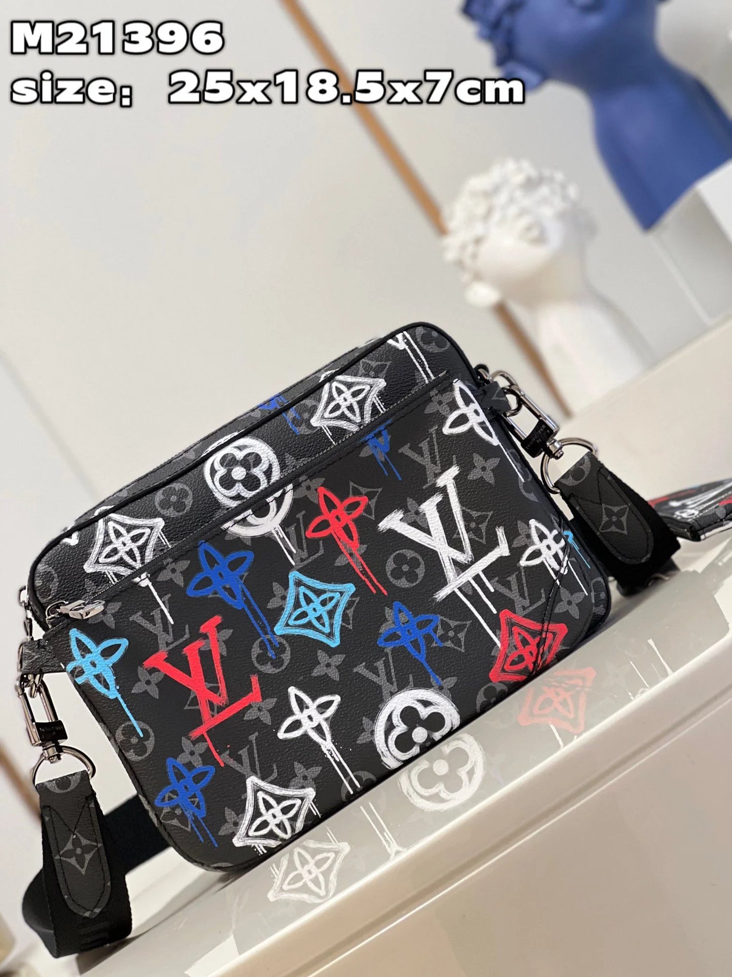 LV BAG M