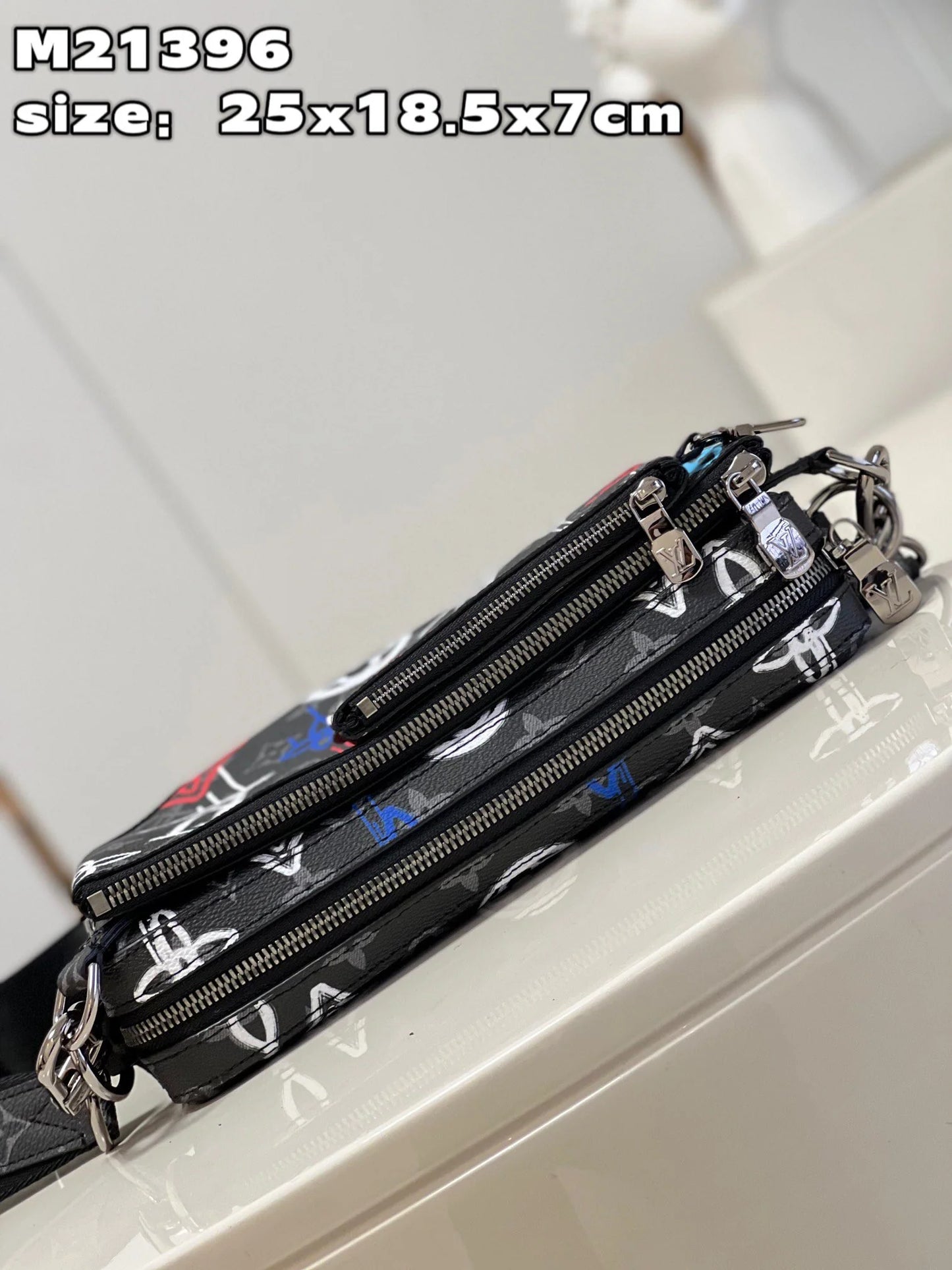 LV BAG M