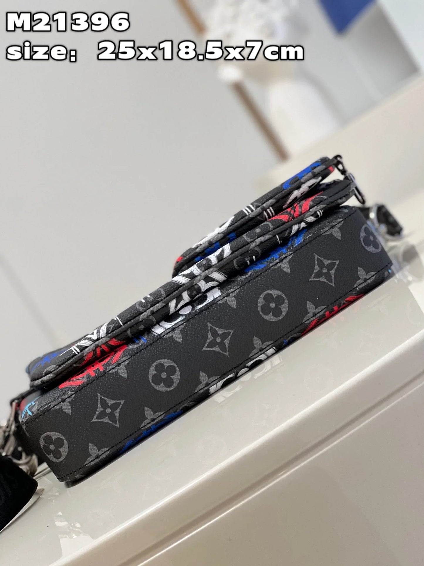 LV BAG M