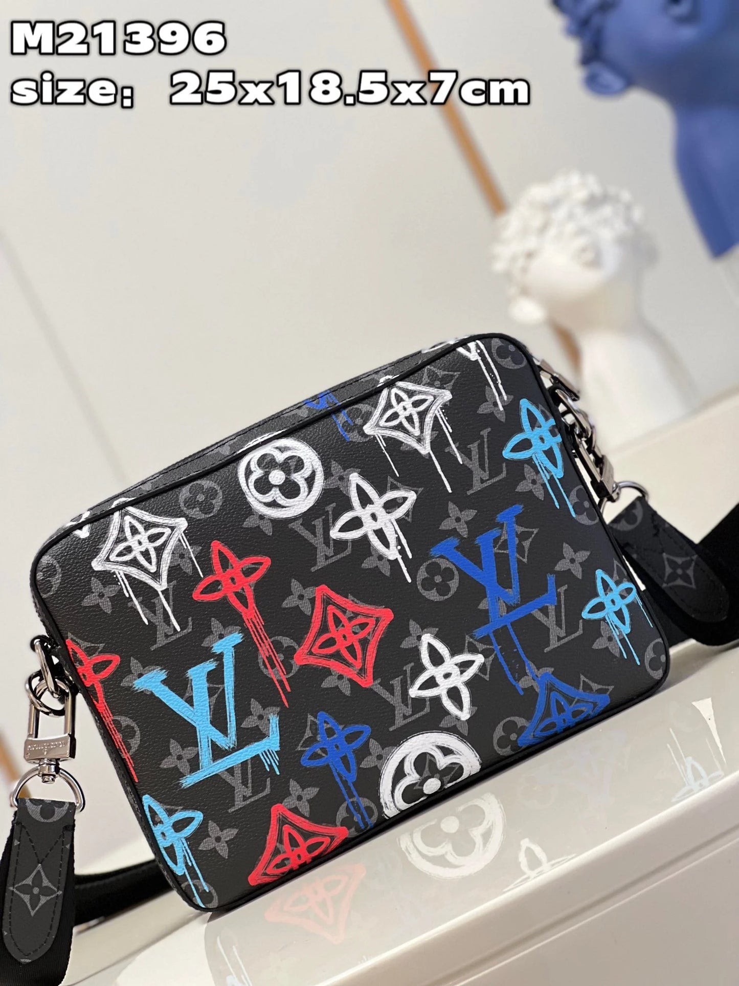 LV BAG M