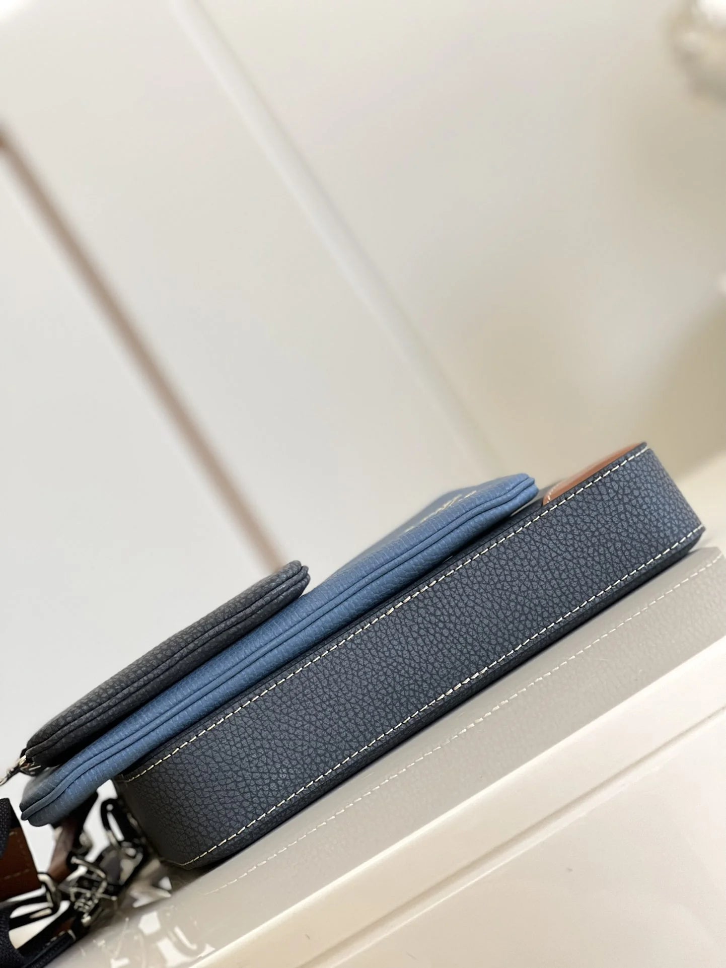 LV BAG M