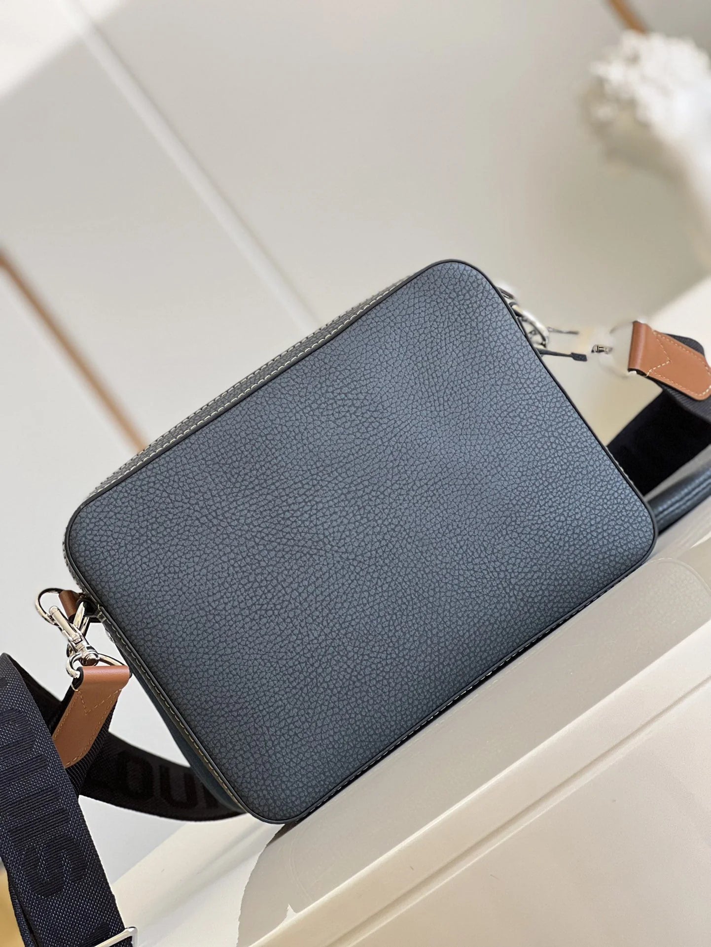 LV BAG M